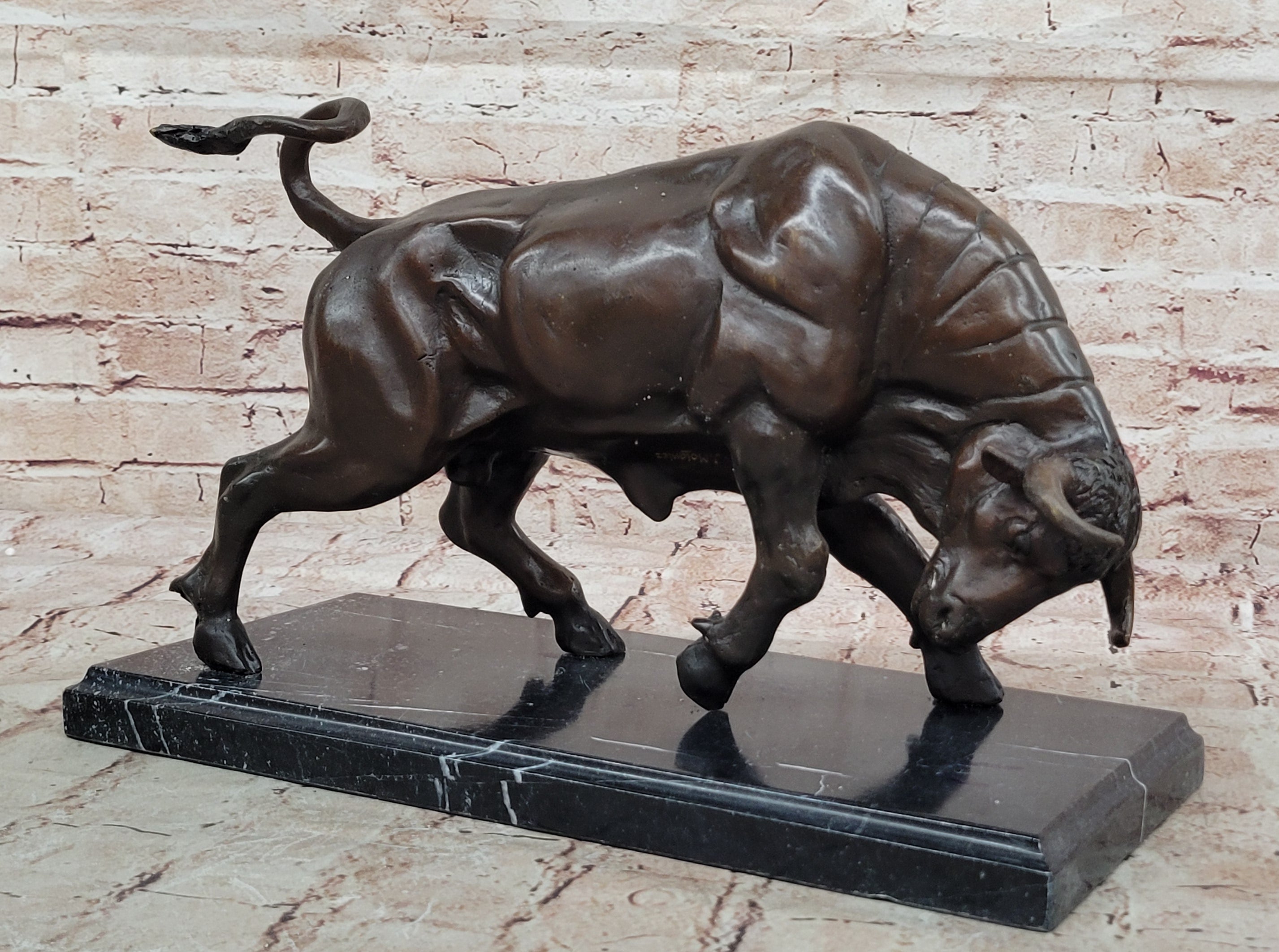 STOCK MARKET BULL BULLISG WALL STREET BRONZE SCULPTURE STATUE HOME OFFICE DECOR