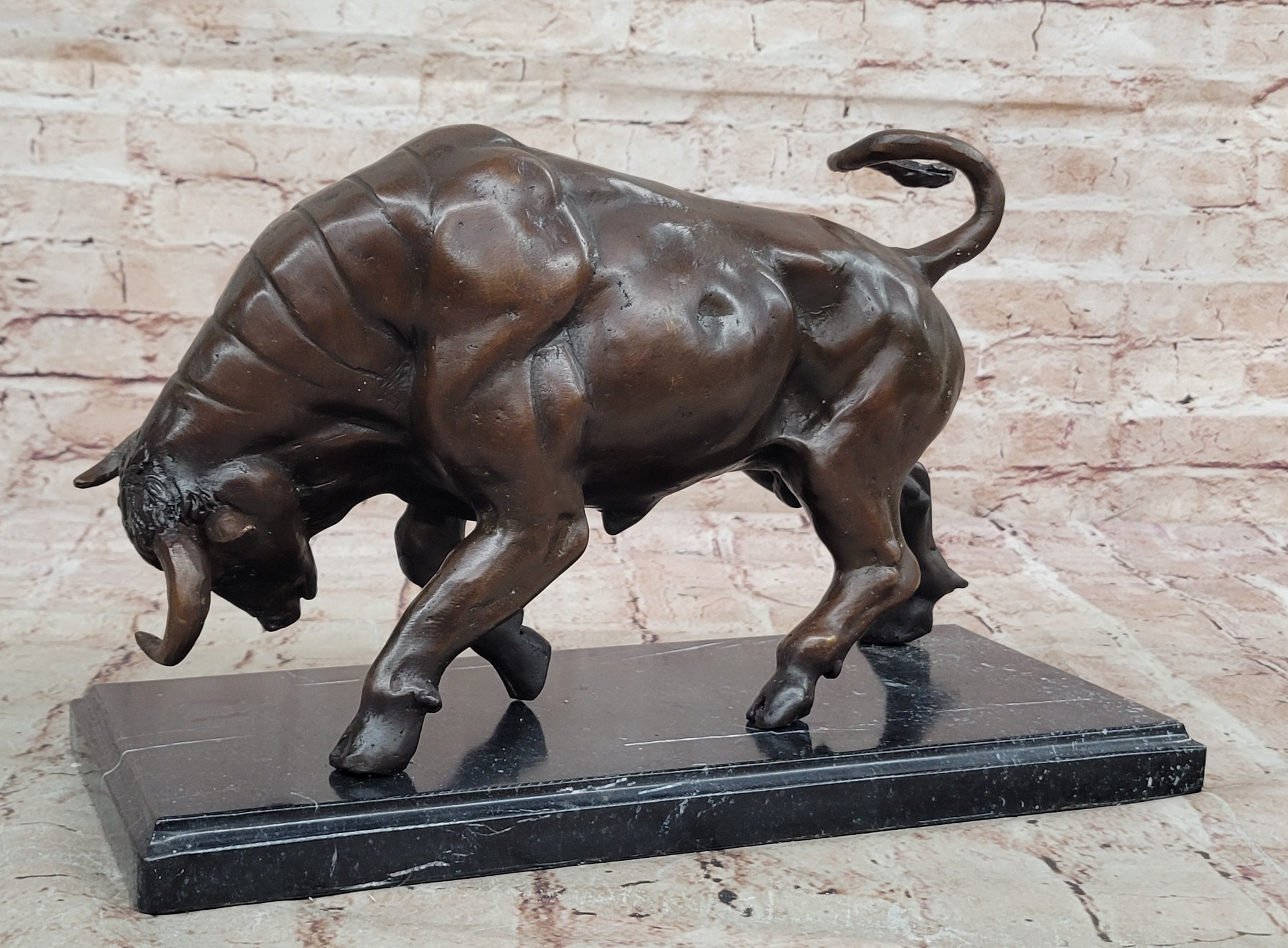 STOCK MARKET BULL BULLISG WALL STREET BRONZE SCULPTURE STATUE HOME OFFICE DECOR