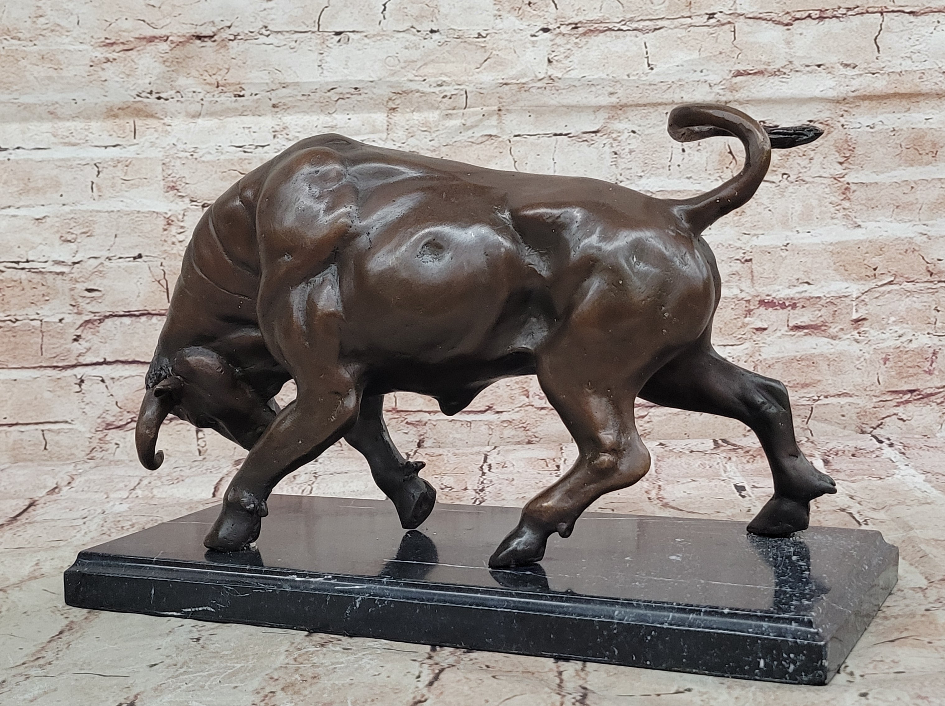 STOCK MARKET BULL BULLISG WALL STREET BRONZE SCULPTURE STATUE HOME OFFICE DECOR