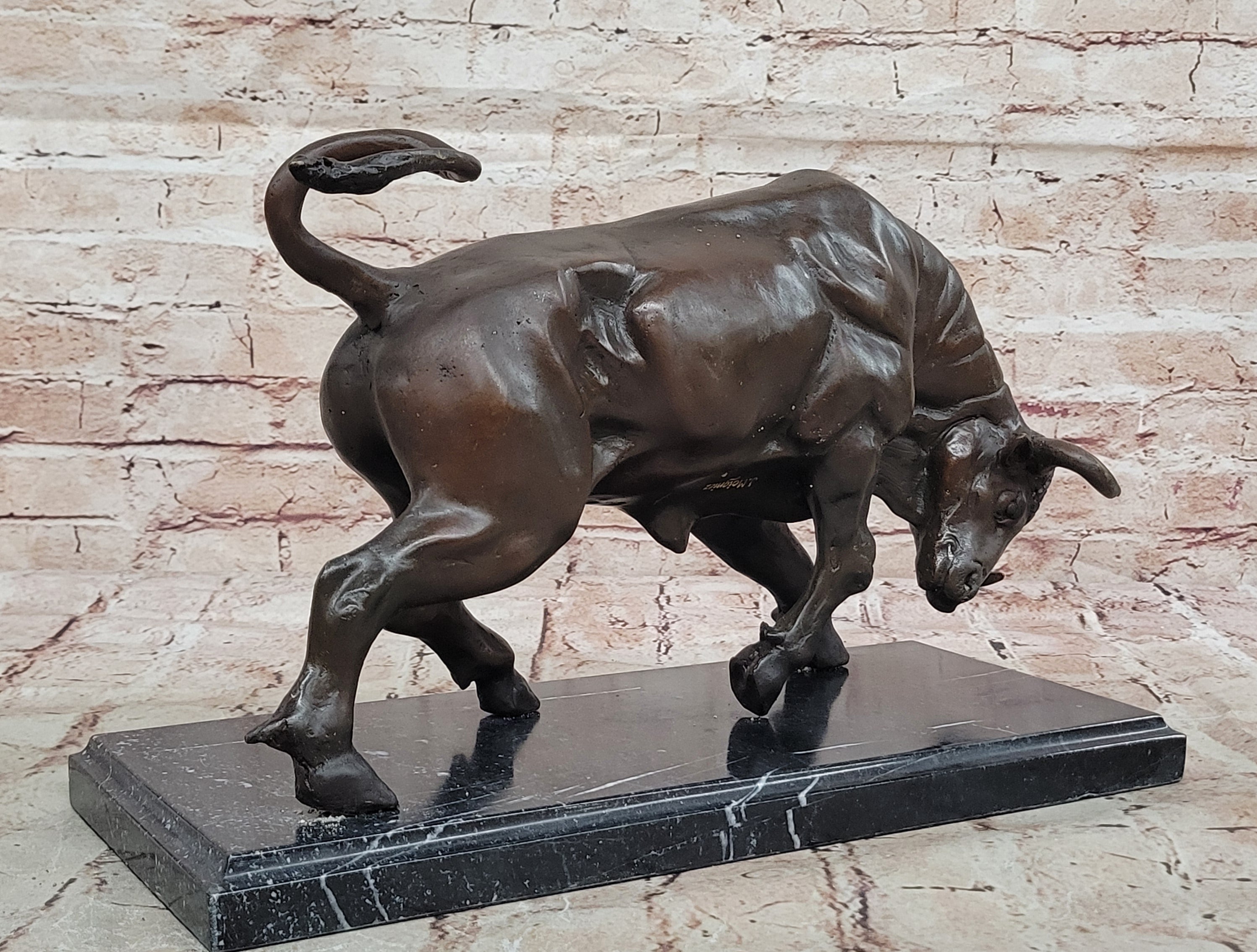 STOCK MARKET BULL BULLISG WALL STREET BRONZE SCULPTURE STATUE HOME OFFICE DECOR