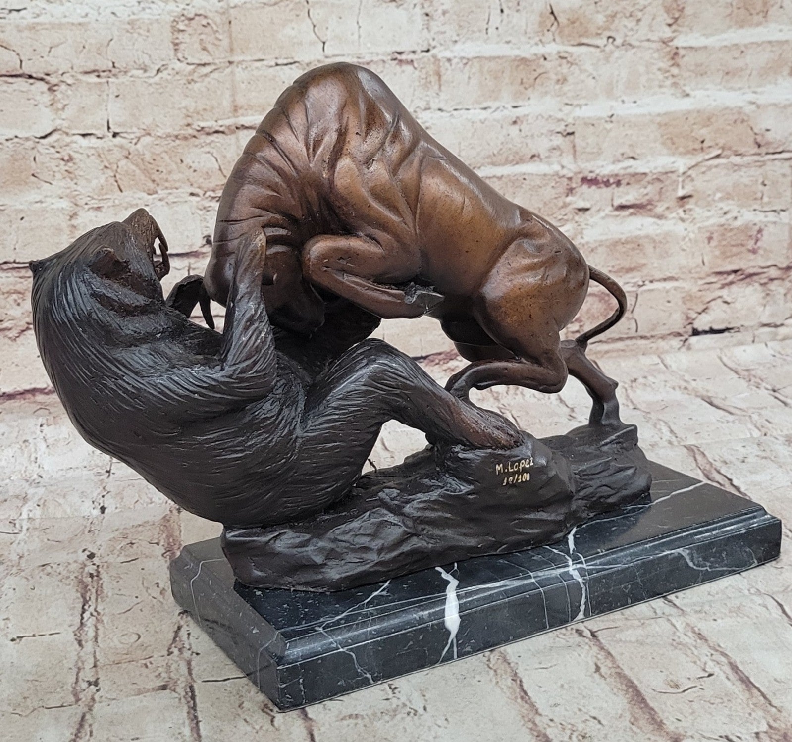 Hot Cast Detailed Bull Attacking Bear Bronze Masterpiece Classic Artwork Sculpture