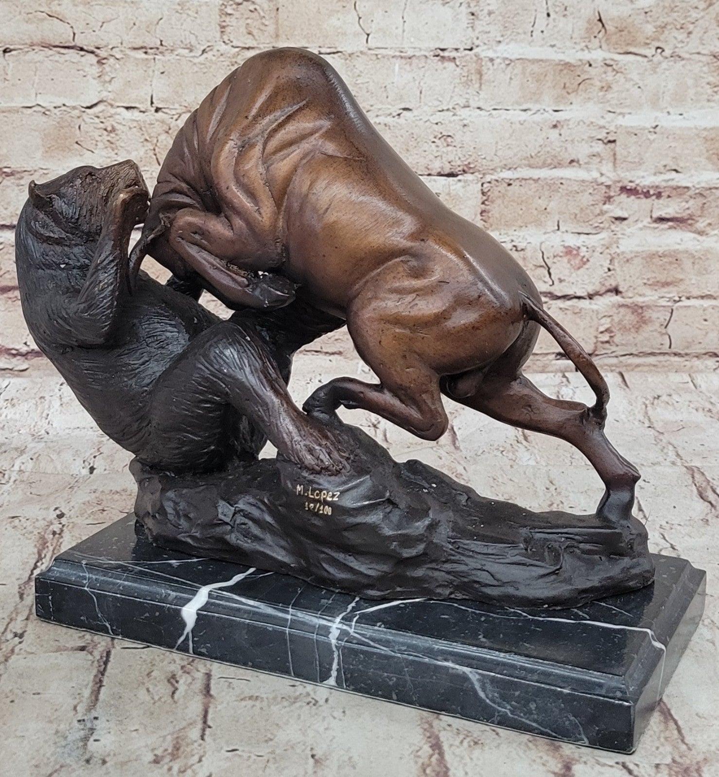 Hot Cast Detailed Bull Attacking Bear Bronze Masterpiece Classic Artwork Sculpture