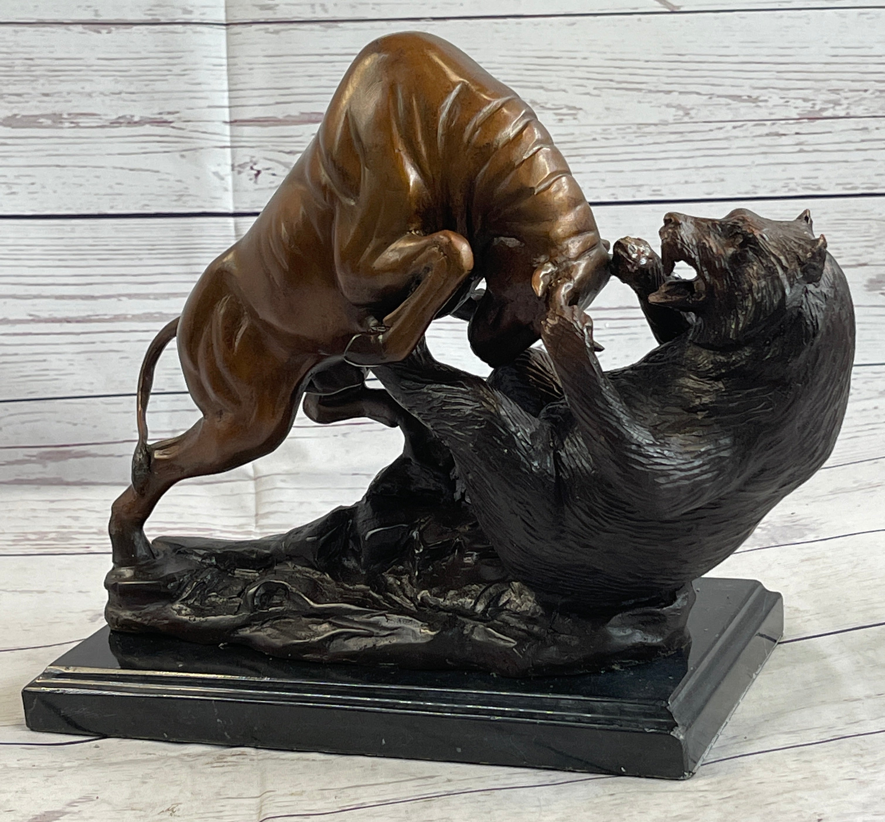 Hot Cast Detailed Bull Attacking Bear Bronze Masterpiece Classic Artwork Sculpture