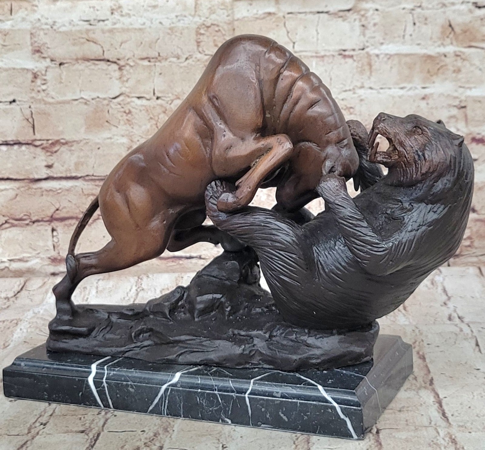 Hot Cast Detailed Bull Attacking Bear Bronze Masterpiece Classic Artwork Sculpture