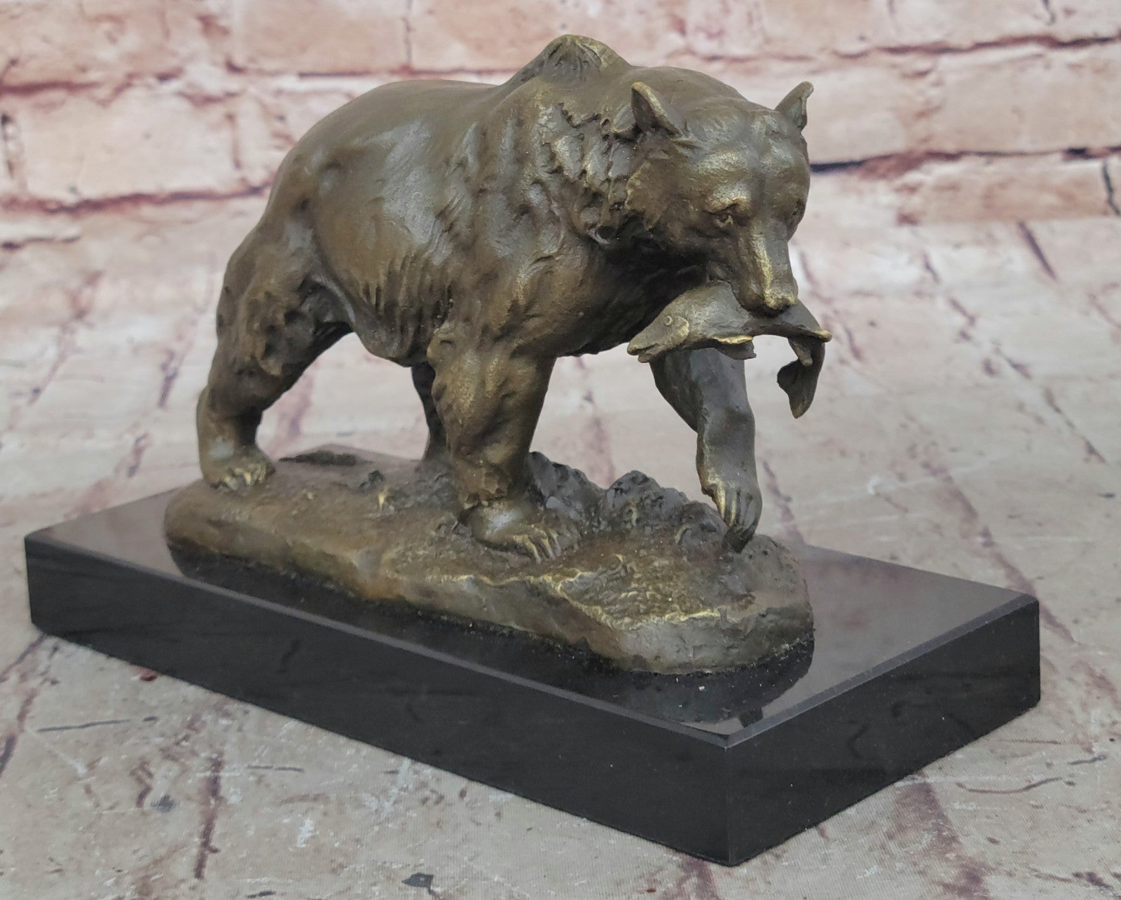 Bronze grizzly bear, fish, bronze sculpture, bronze figure, sculpture, figure