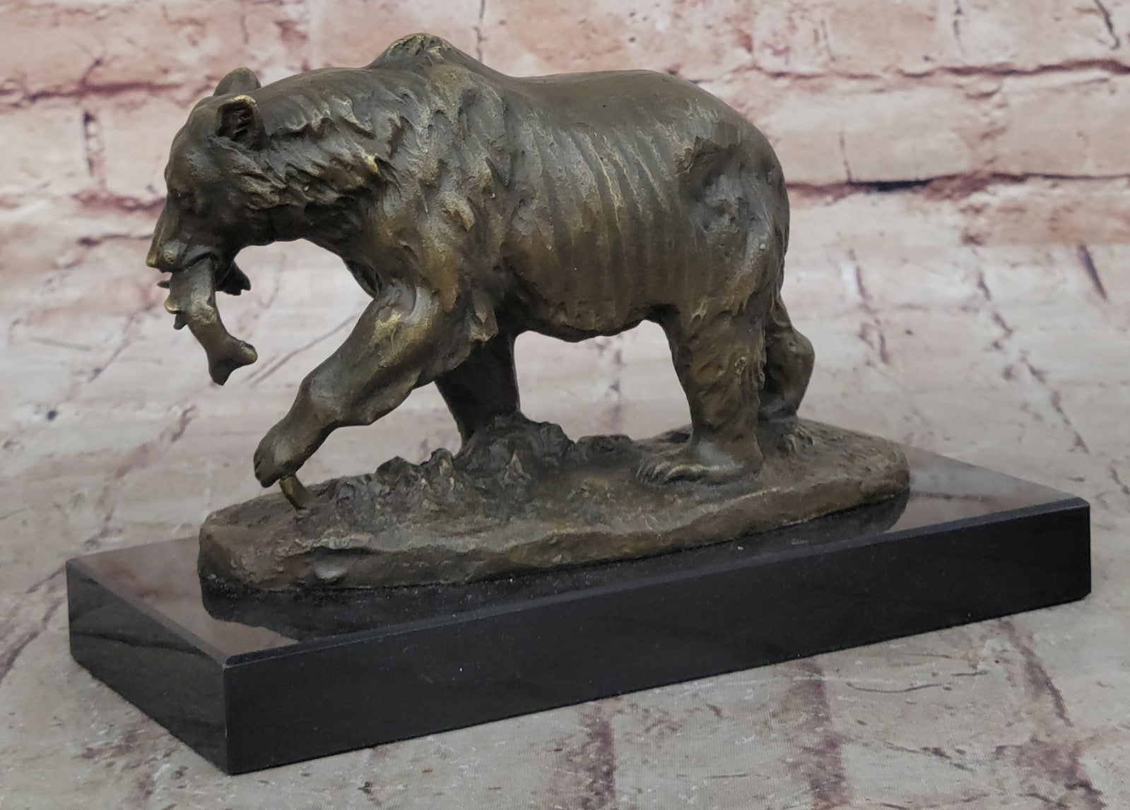 Bronze grizzly bear, fish, bronze sculpture, bronze figure, sculpture, figure