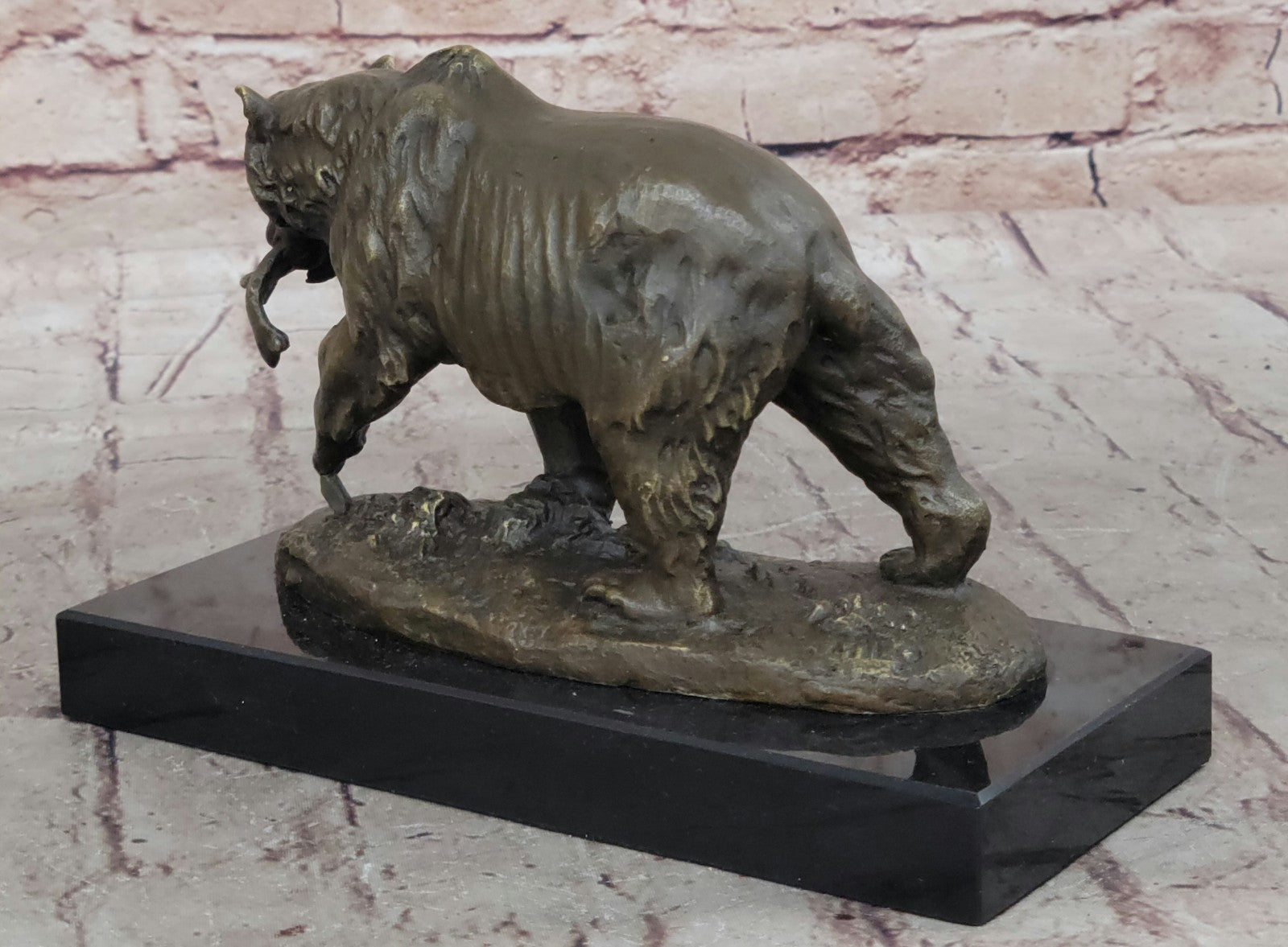 Bronze grizzly bear, fish, bronze sculpture, bronze figure, sculpture, figure