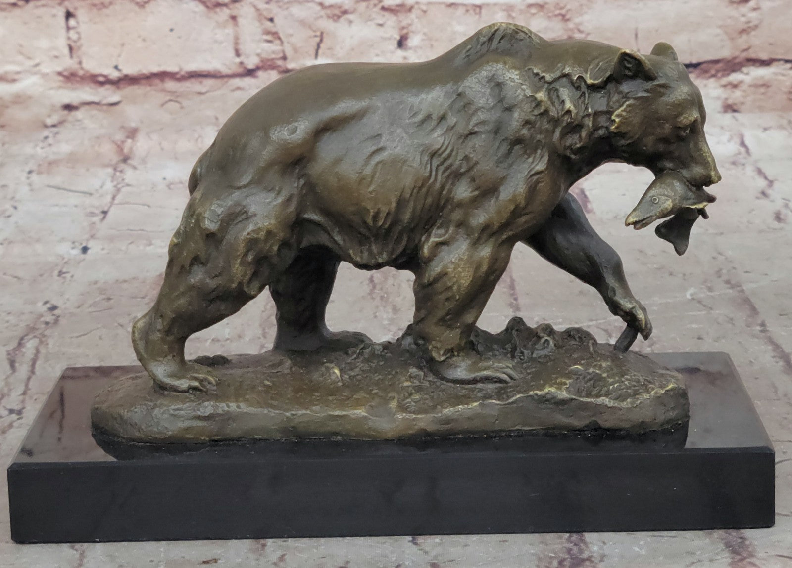 Bronze grizzly bear, fish, bronze sculpture, bronze figure, sculpture, figure