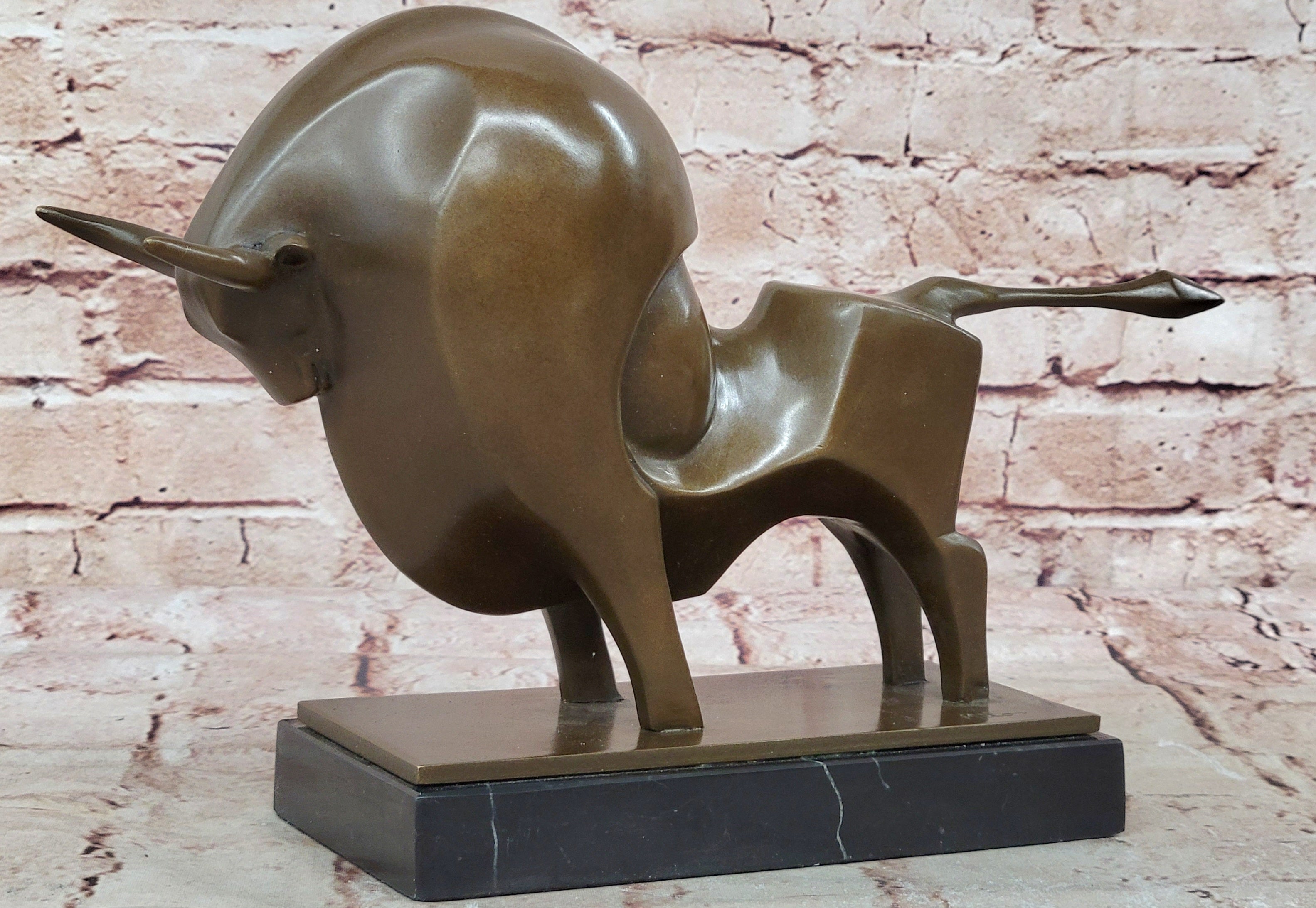 Milo Bronze Bull Statue – Handmade Modern Art Sculpture for Home Decor