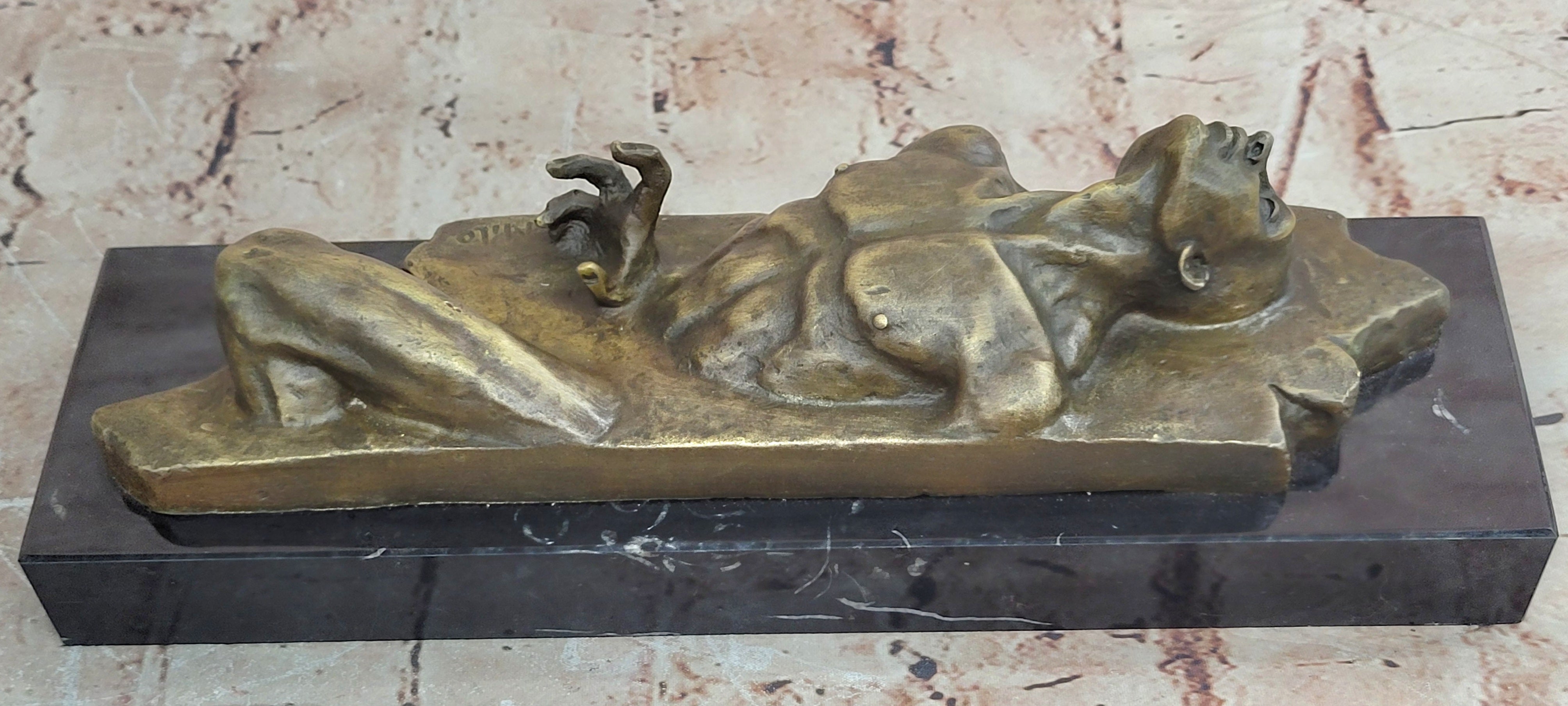 Modern art bronze man 3D Dimensional sculpture Hot Cast Figurine Sale