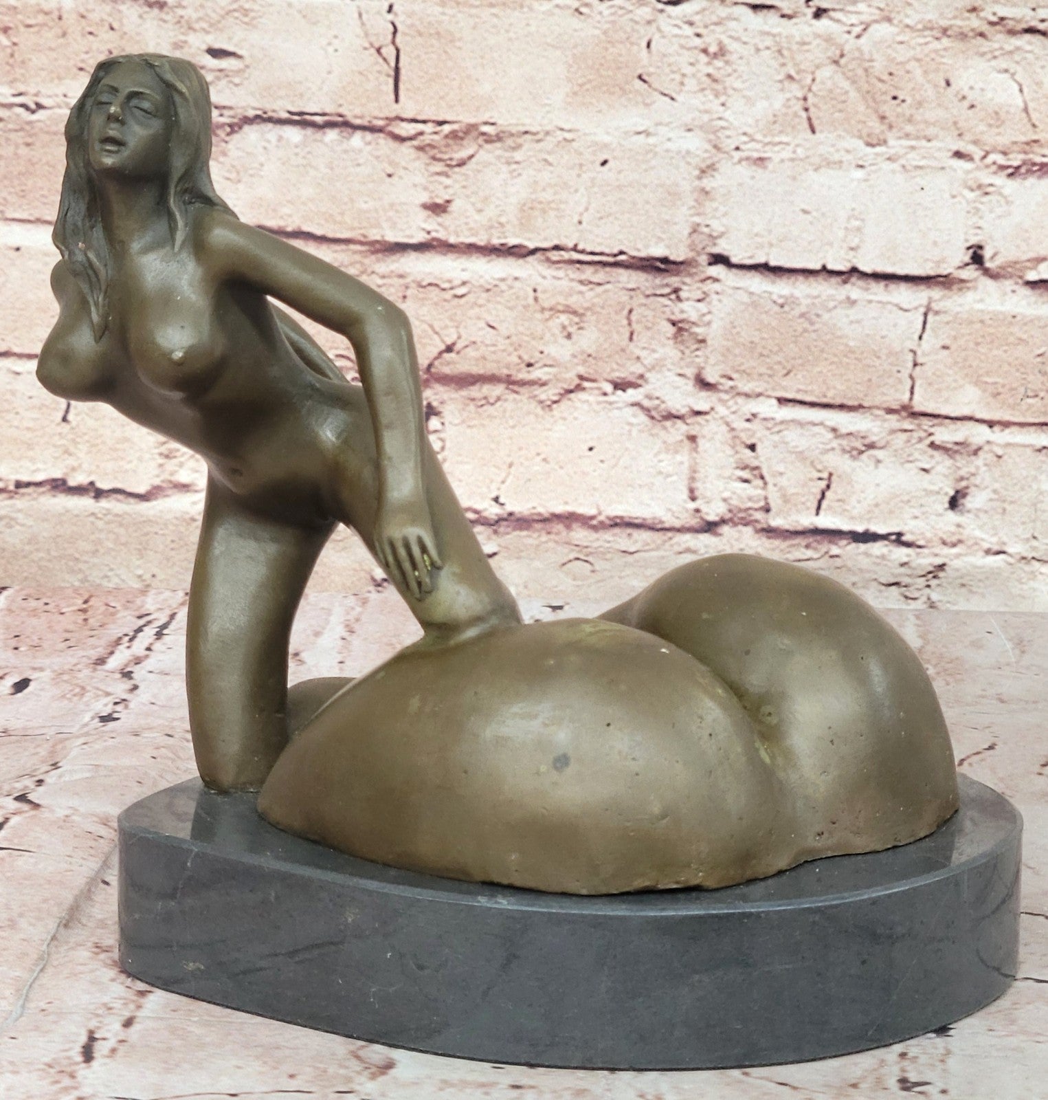 Abstract Modern Erotic Art Sexy Gal Showing Big Ass Bronze Sculpture Figurine