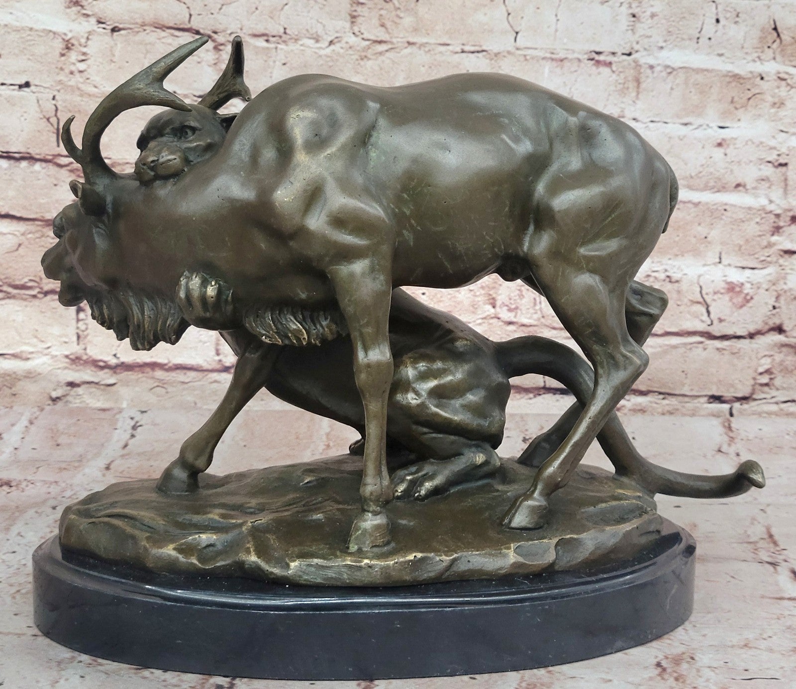 CONFRONTATION BETWEEN LION AND ELK DEER BRONZE STATUE SCULPTURE DÉCOR