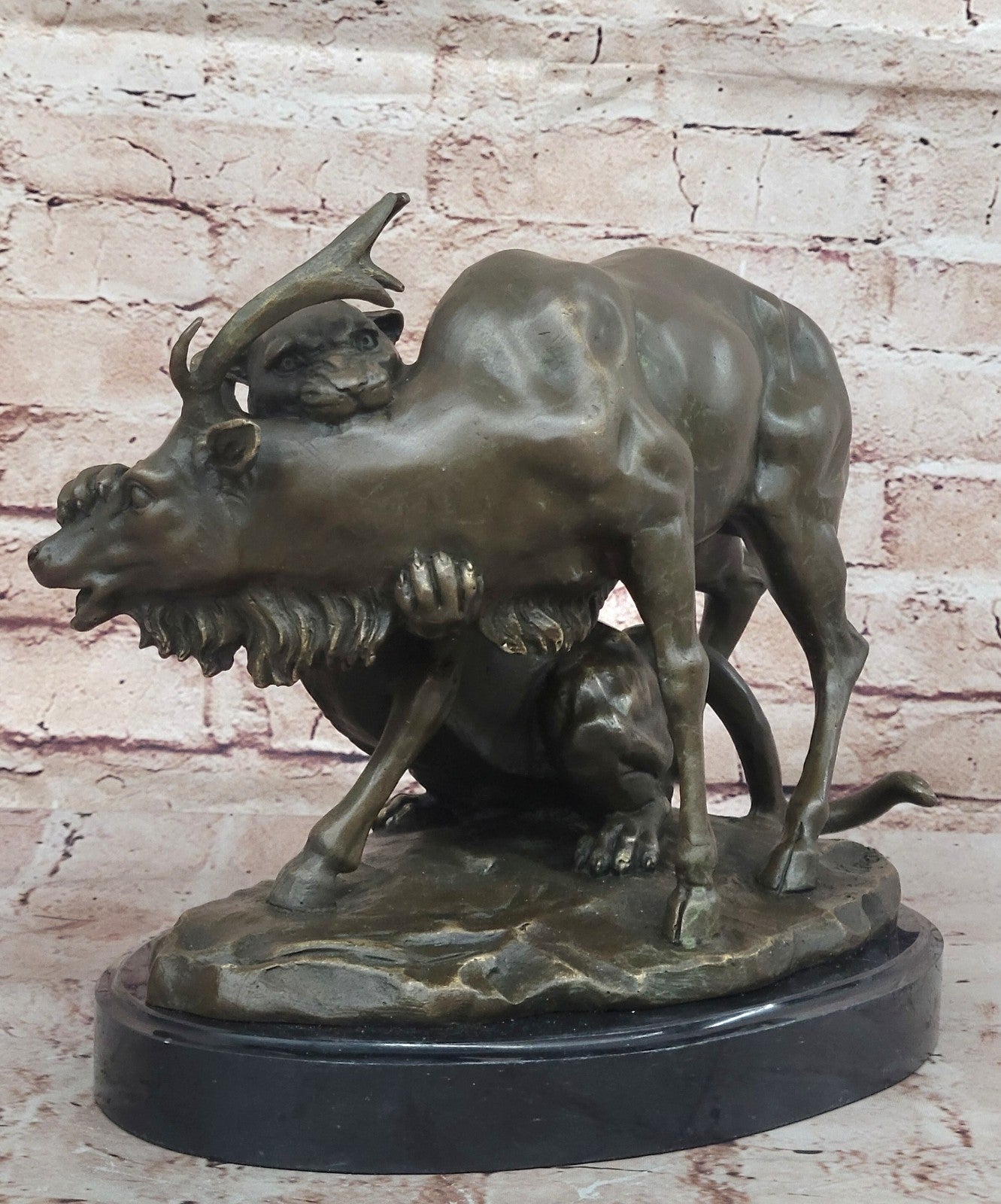 CONFRONTATION BETWEEN LION AND ELK DEER BRONZE STATUE SCULPTURE DÉCOR
