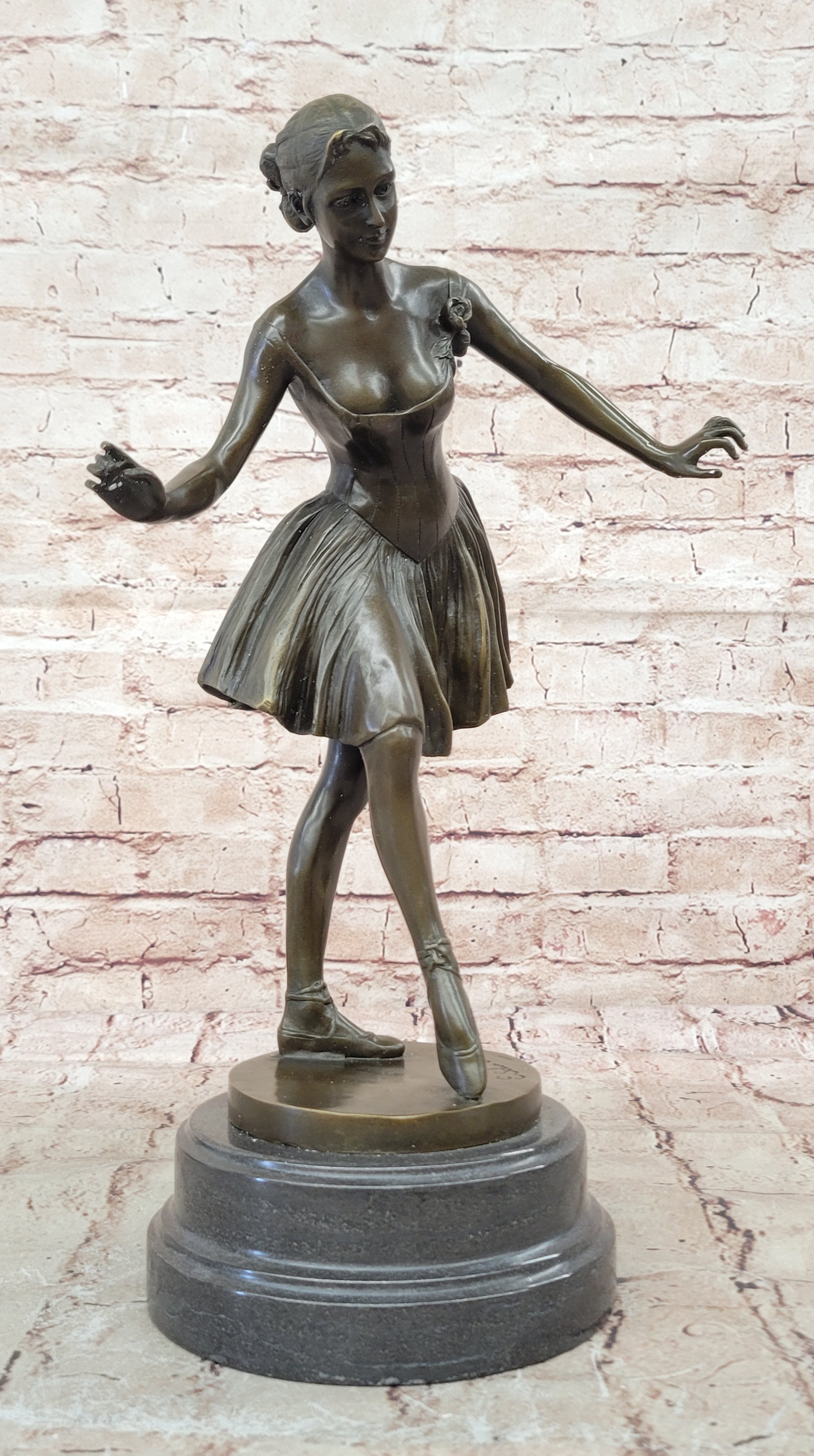 Statue en bronze style Art Déco danseuse au cerceau reproduction Colbert 39 cm
