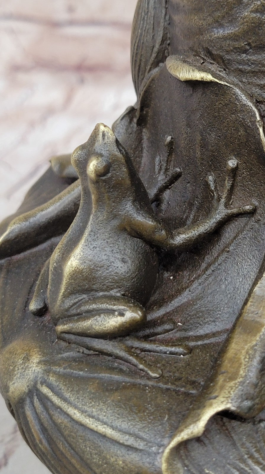 LEAPING FROG ON LILLY POND BRONZE VASE SCULPTURE HOT CAST MARBLE BASE FIGURINE