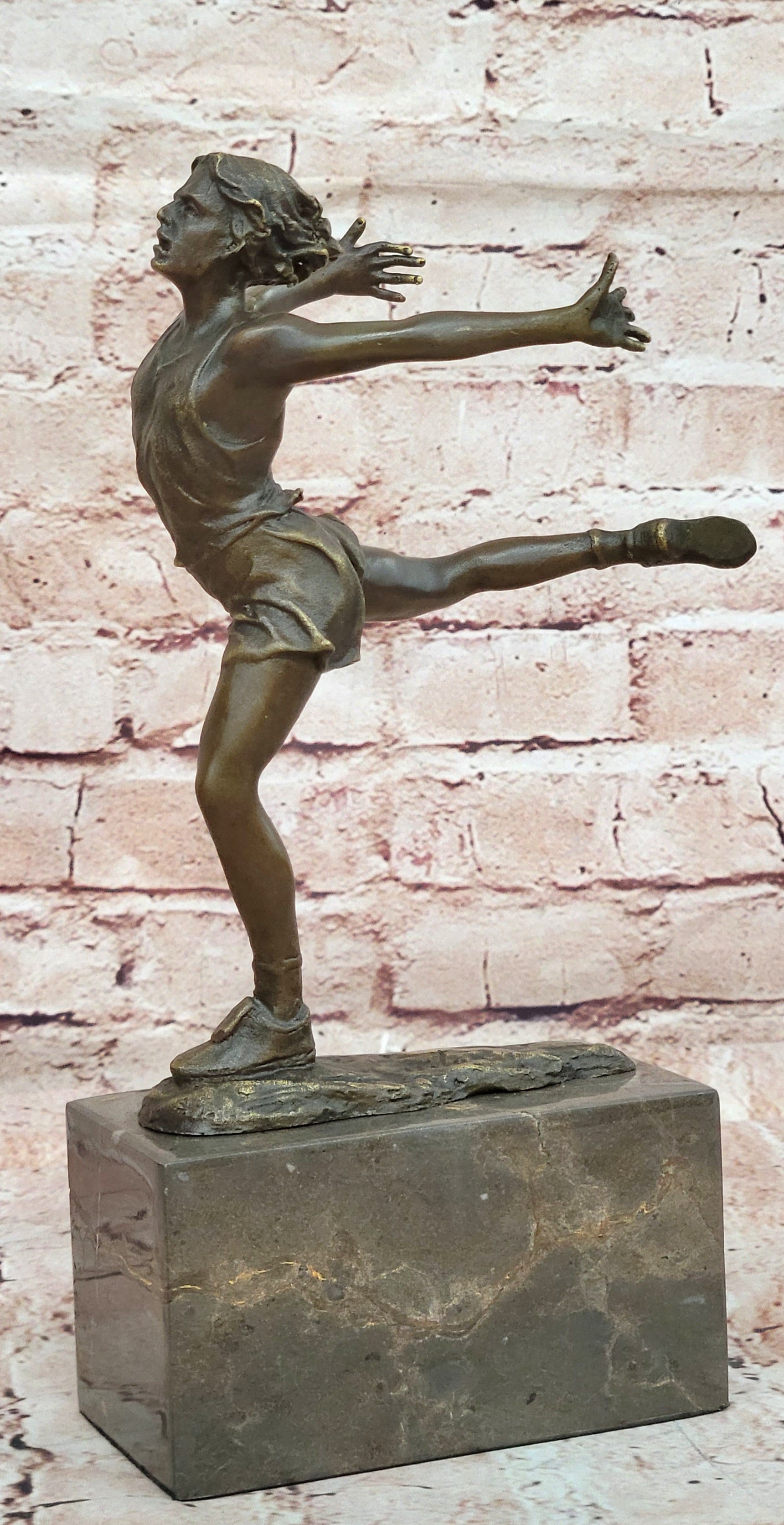 Bronze sculpture of a track and field runner in the starting Original by M.Lopez