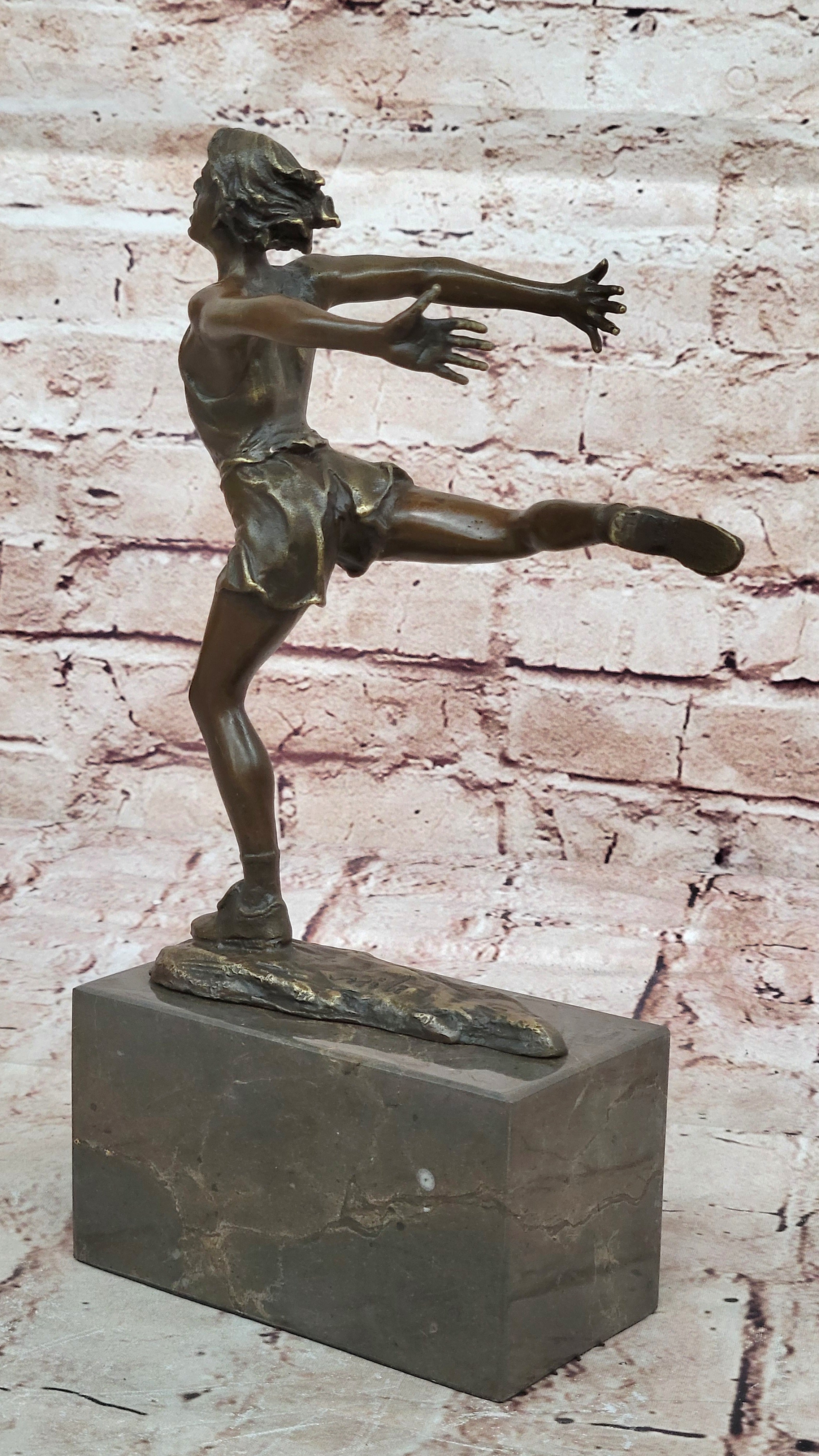 Bronze sculpture of a track and field runner in the starting Original by M.Lopez