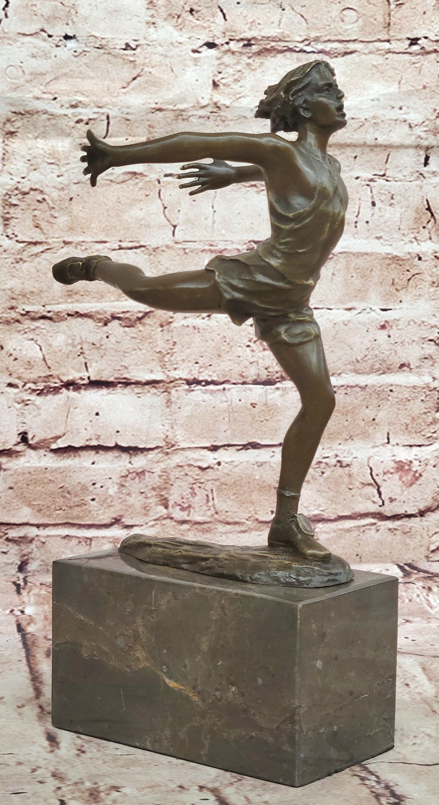Bronze sculpture of a track and field runner in the starting Original by M.Lopez