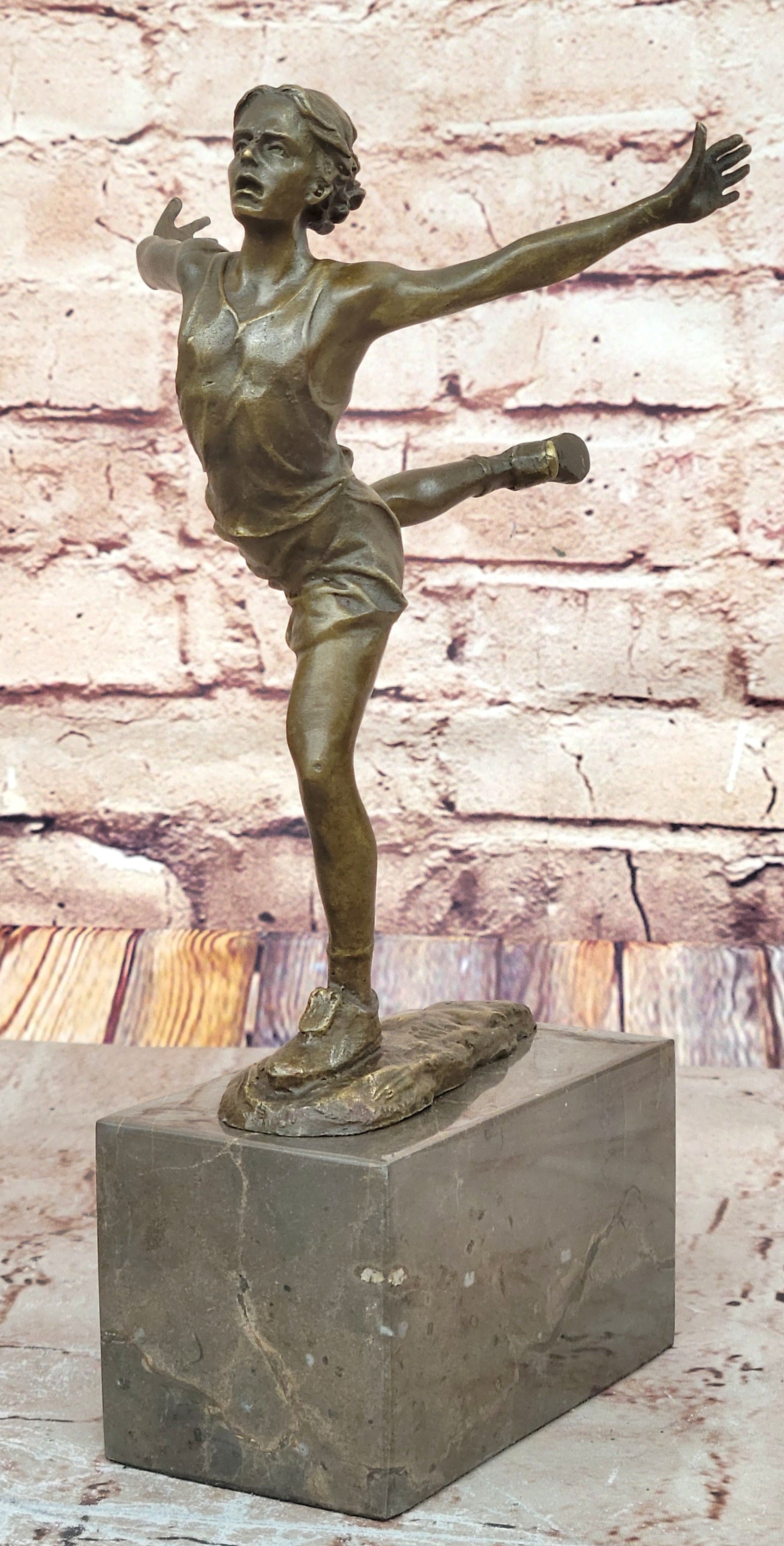 Bronze sculpture of a track and field runner in the starting Original by M.Lopez