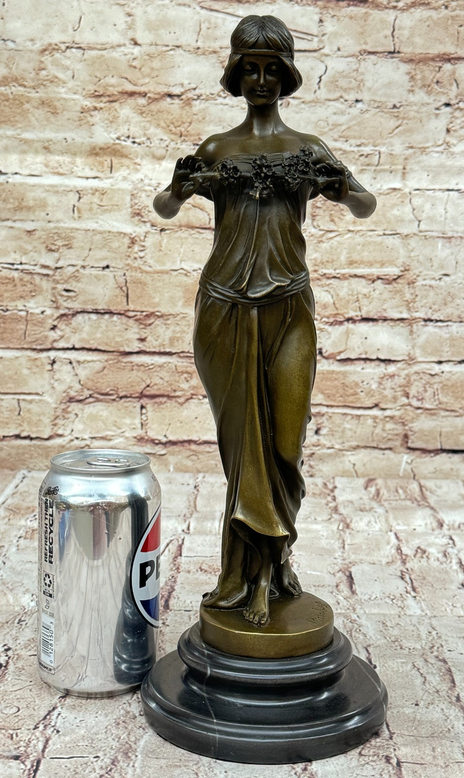 Modern bronze of Lady signed Pittaluga on marble plinth Hot Cast Figurine Décor