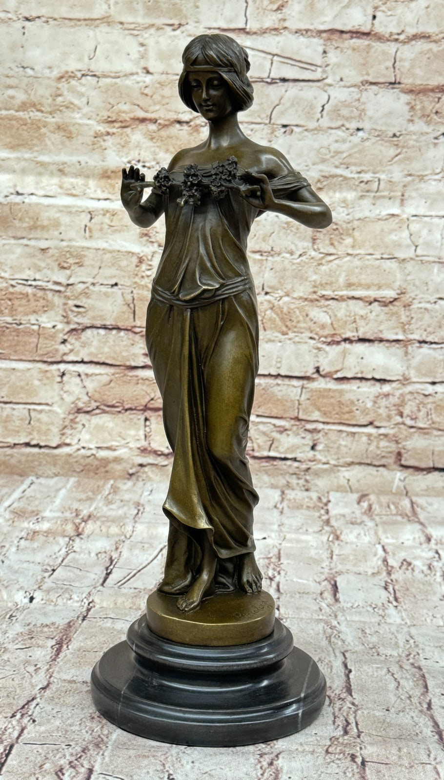 Modern bronze of Lady signed Pittaluga on marble plinth Hot Cast Figurine Décor