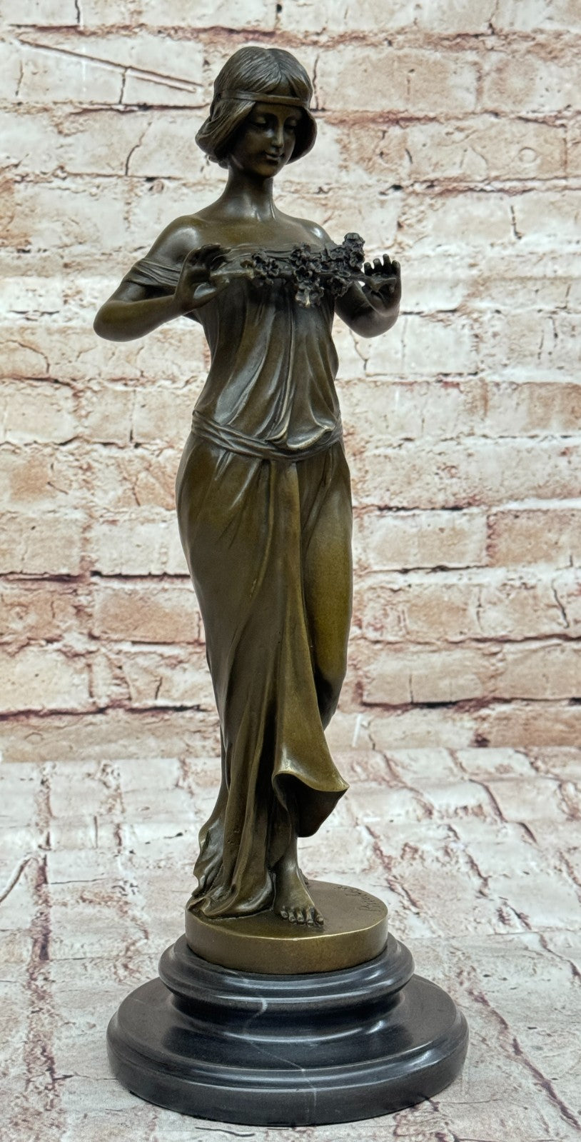 Modern bronze of Lady signed Pittaluga on marble plinth Hot Cast Figurine Décor