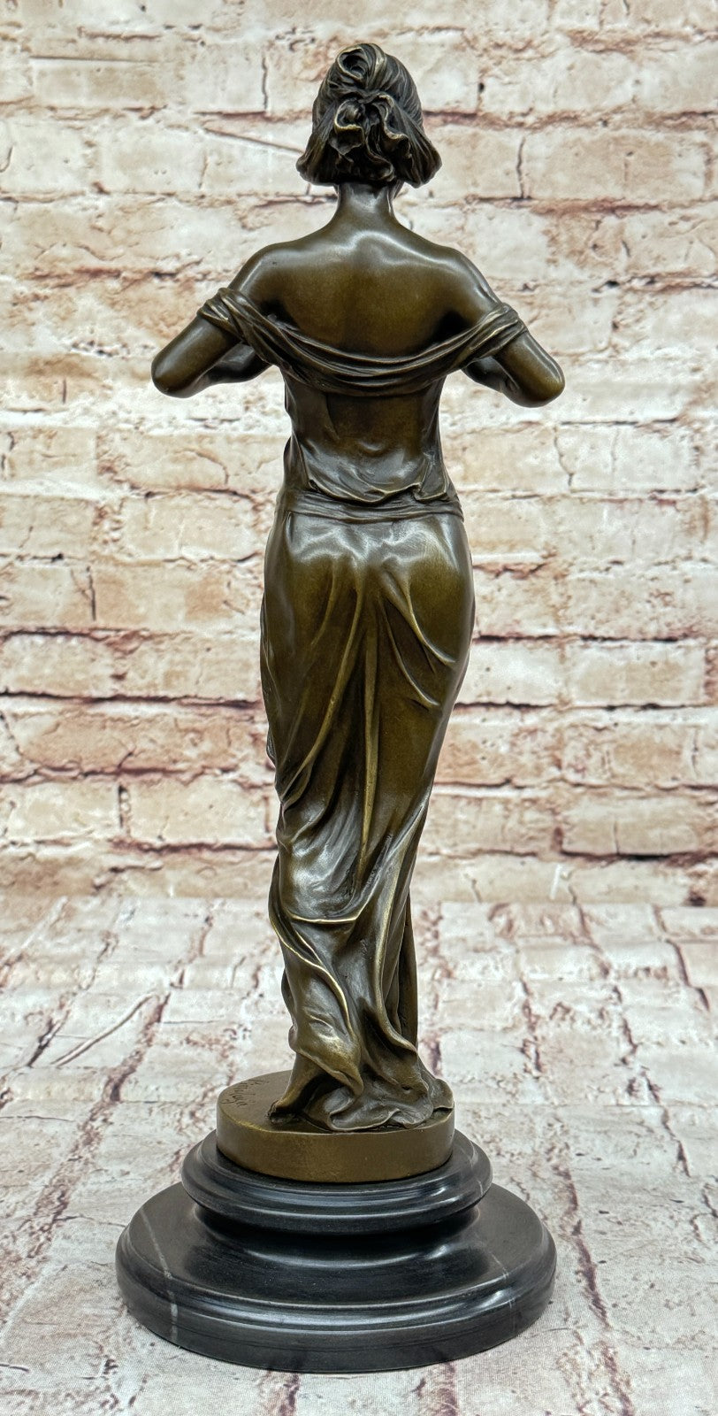 Modern bronze of Lady signed Pittaluga on marble plinth Hot Cast Figurine Décor