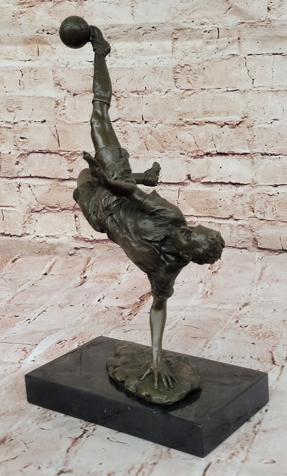 Abstract Football Player Figure Statue Decorative Soccer Player Gift and Craft