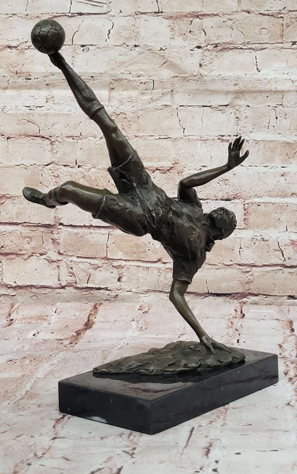 Abstract Football Player Figure Statue Decorative Soccer Player Gift and Craft