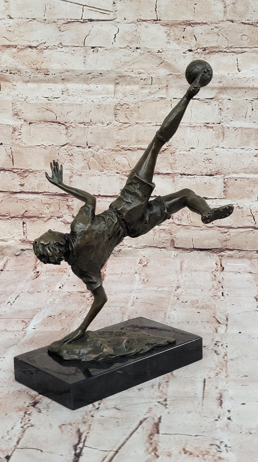 Abstract Football Player Figure Statue Decorative Soccer Player Gift and Craft