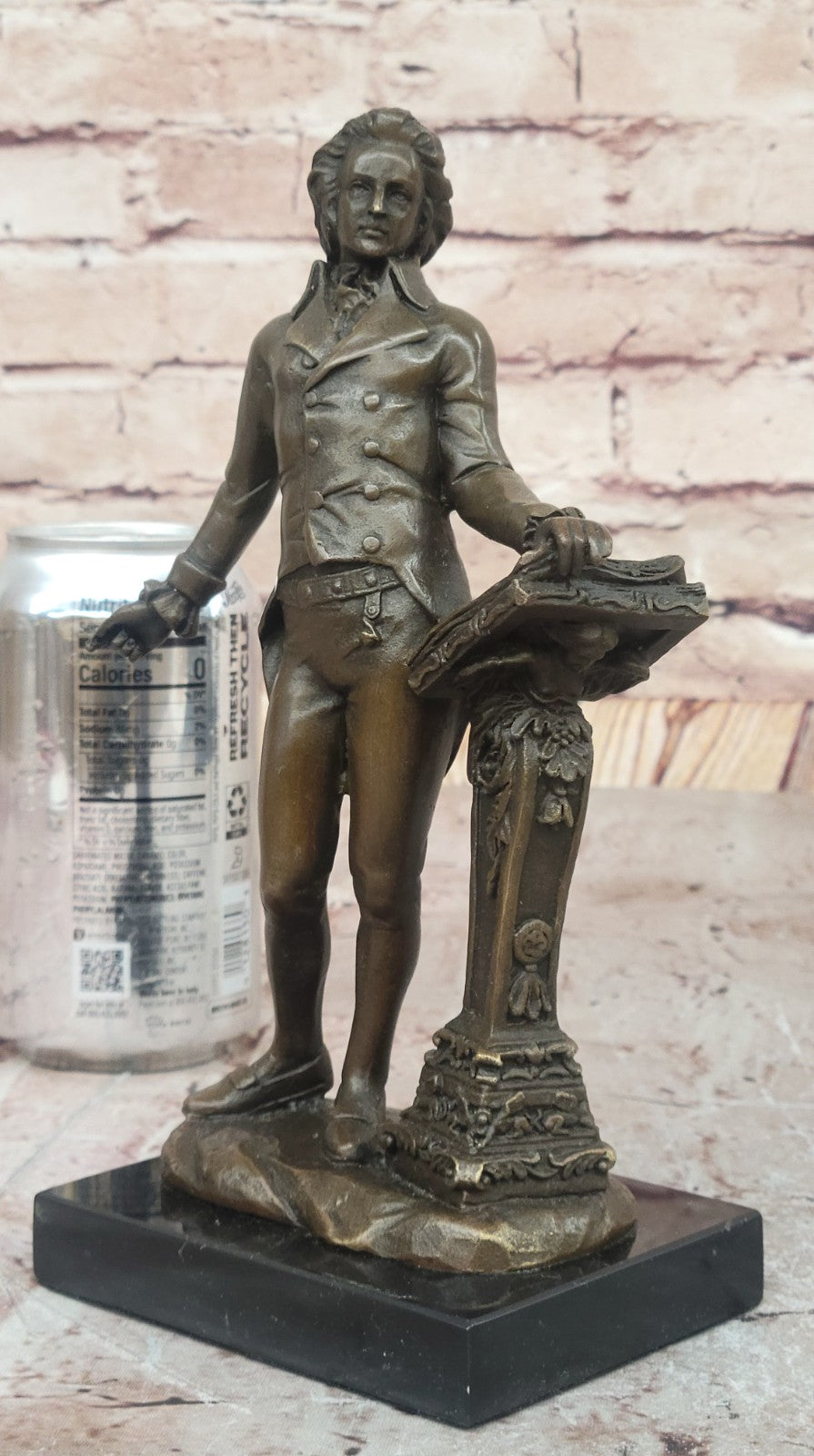 Statue of Thomas Jefferson and the Declaration of Independence inscription at the Jefferson Memorial, Washington