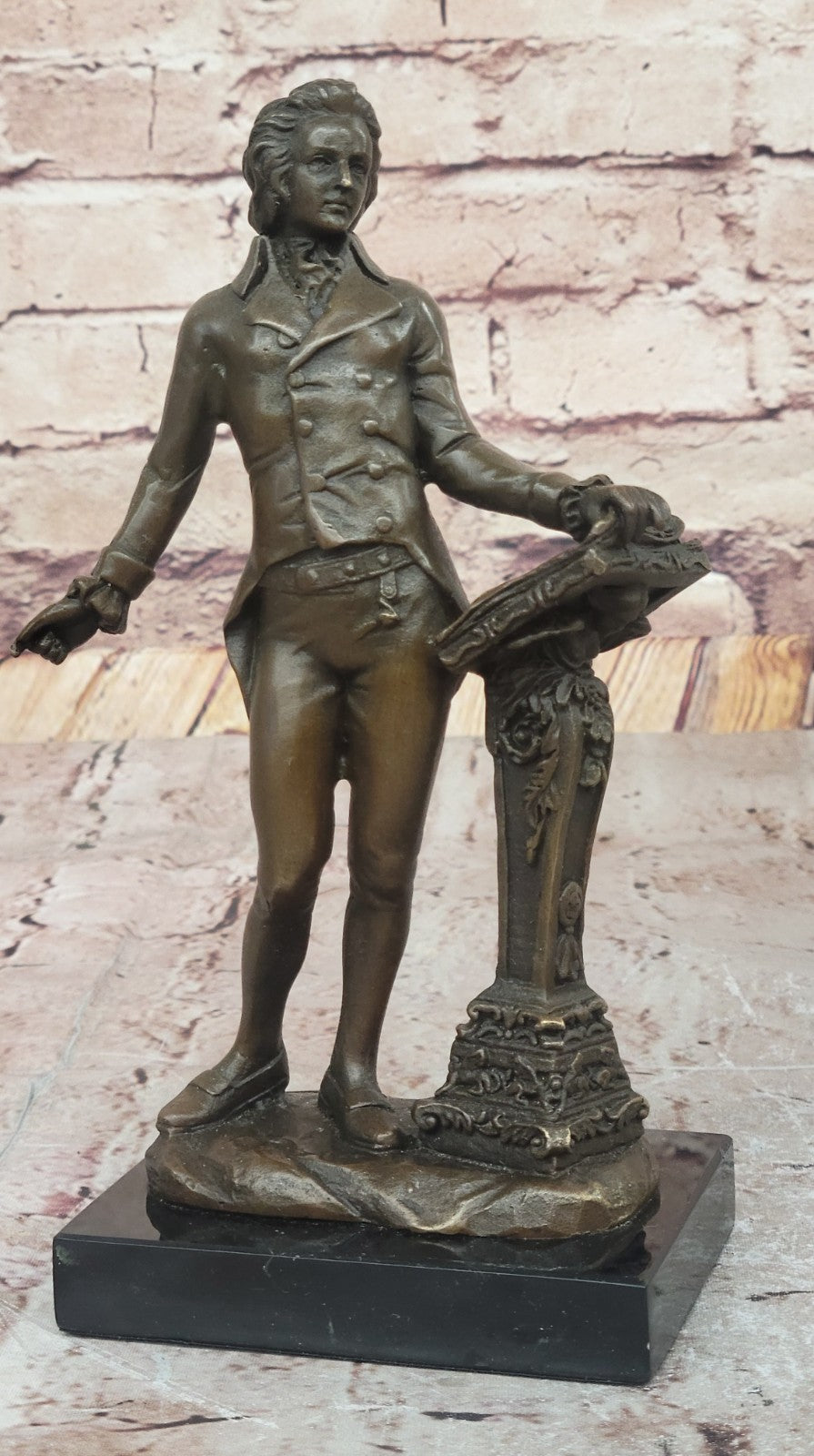 Statue of Thomas Jefferson and the Declaration of Independence inscription at the Jefferson Memorial, Washington