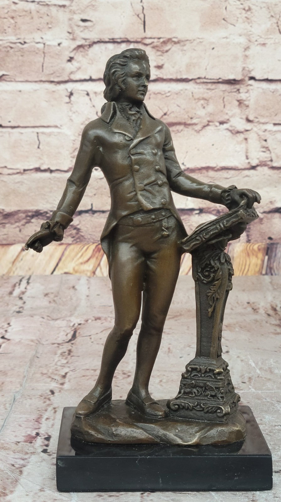 Statue of Thomas Jefferson and the Declaration of Independence inscription at the Jefferson Memorial, Washington