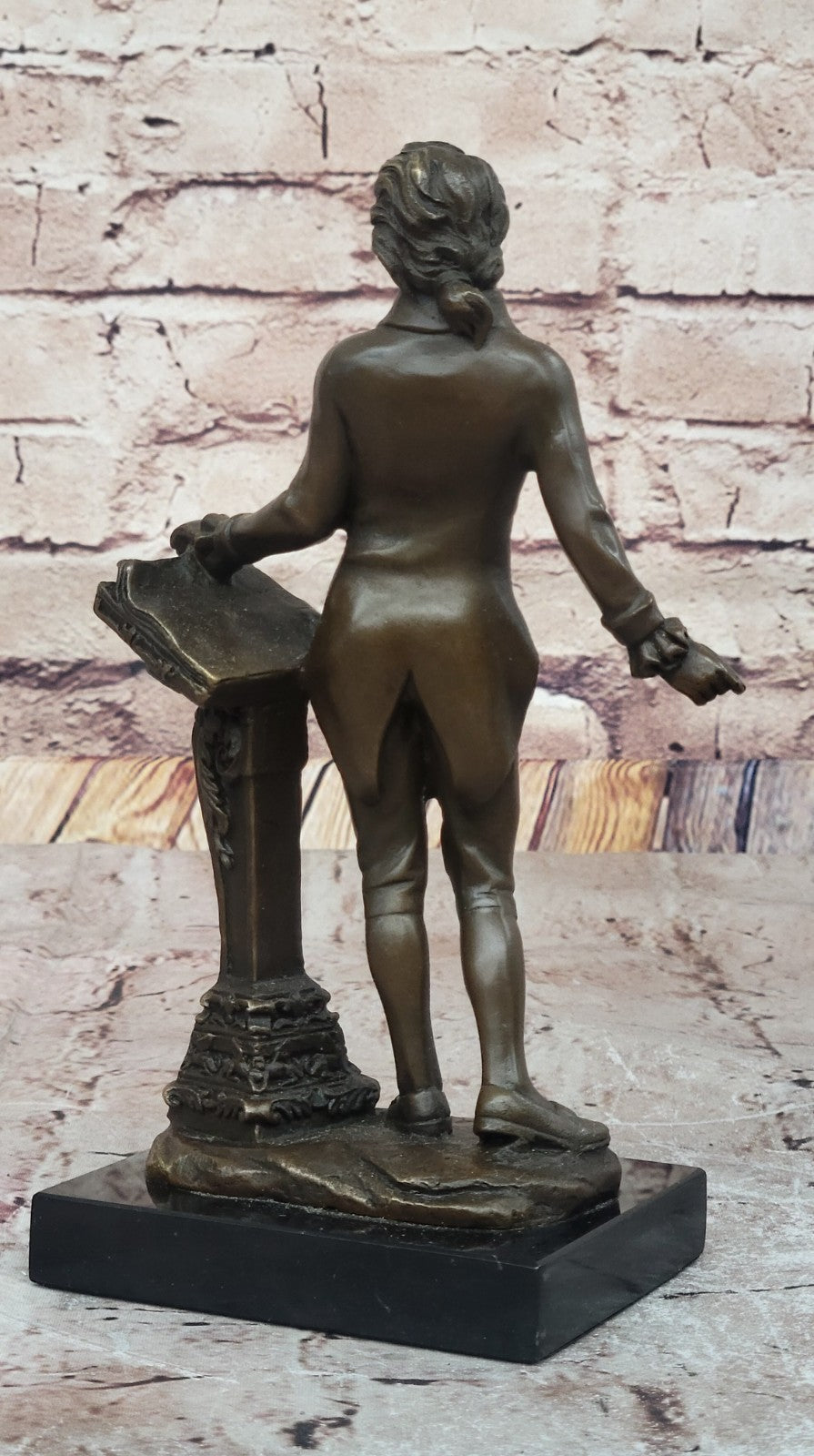 Statue of Thomas Jefferson and the Declaration of Independence inscription at the Jefferson Memorial, Washington