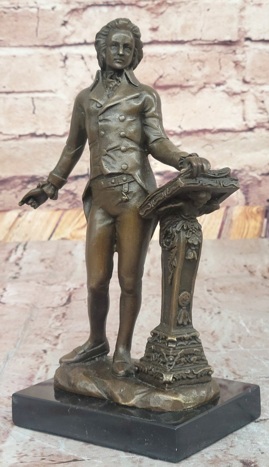Statue of Thomas Jefferson and the Declaration of Independence inscription at the Jefferson Memorial, Washington