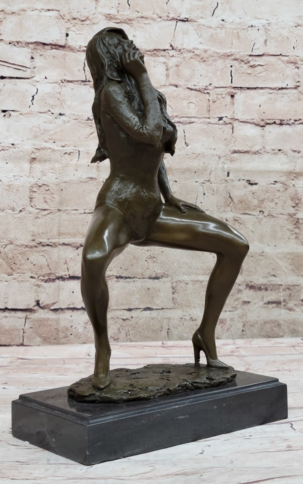 Nude Erotic Woman Walking a provocative Pose Bronze Belle Sculpture Statue