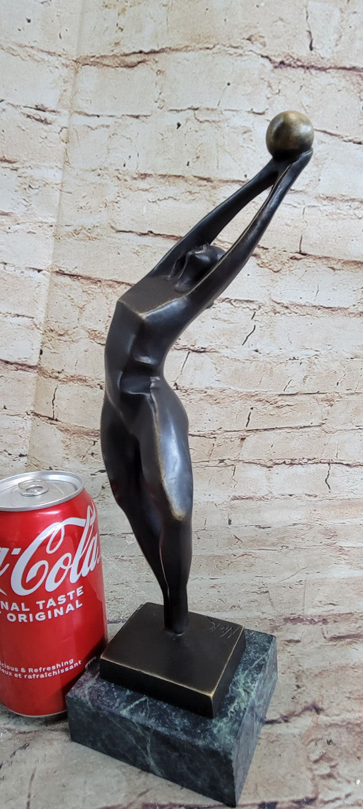 Handcrafted Detailed Gilt Bronze Trophy Collector Basketball Player Bronze Figur