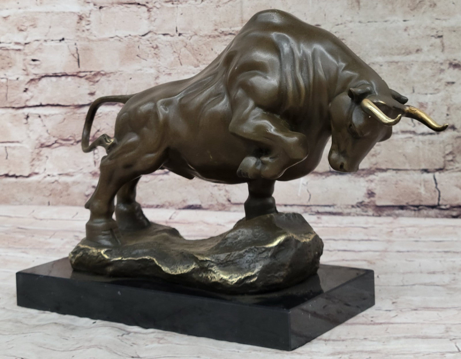 Gorgeous Special Patina Stock Market Bull Natural Wooden Base Bronze Figurine NR