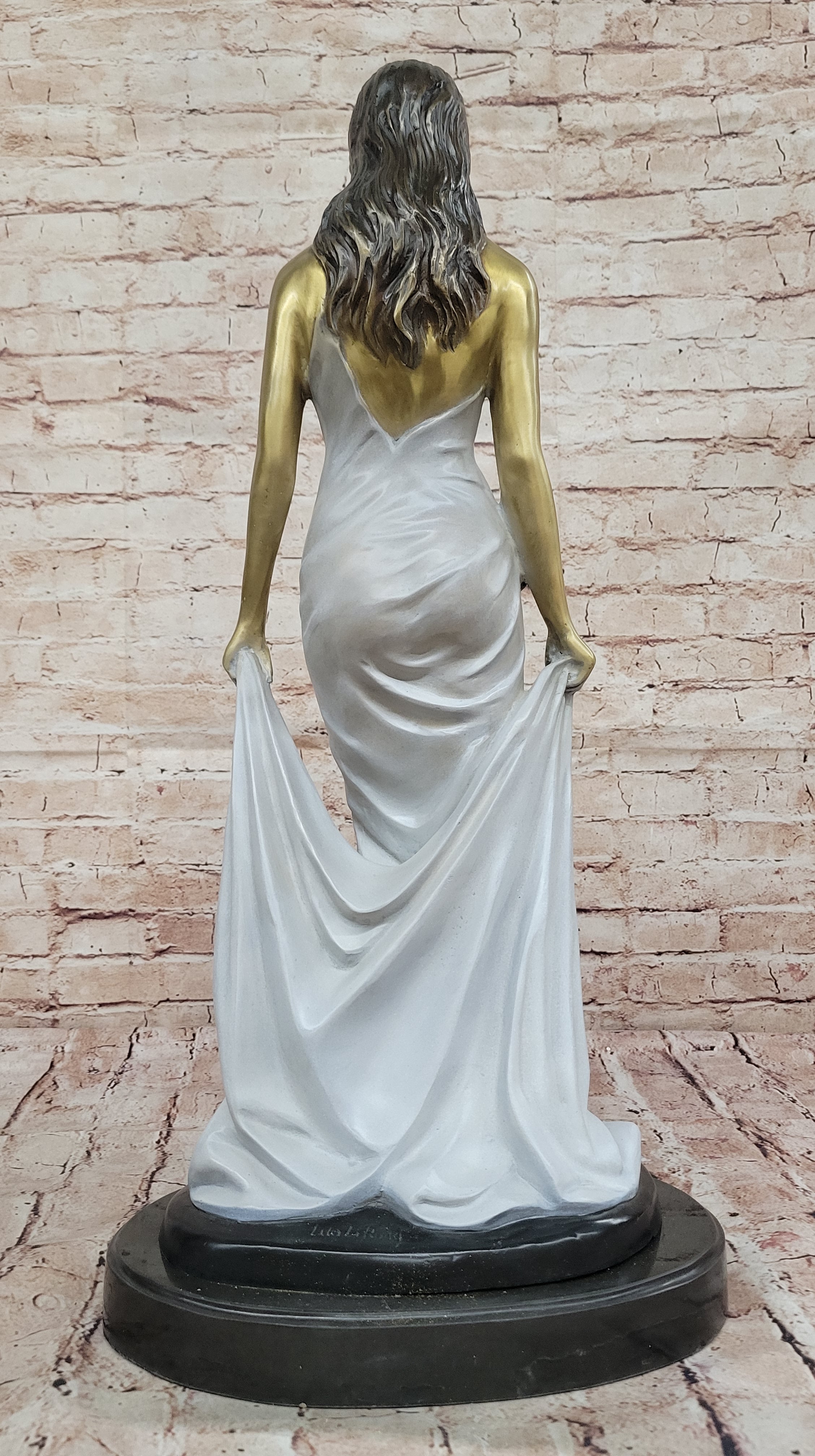 Luo Li Rong Bronze Lady Sculpture – Sensual Standing Woman Statue for Home Decor