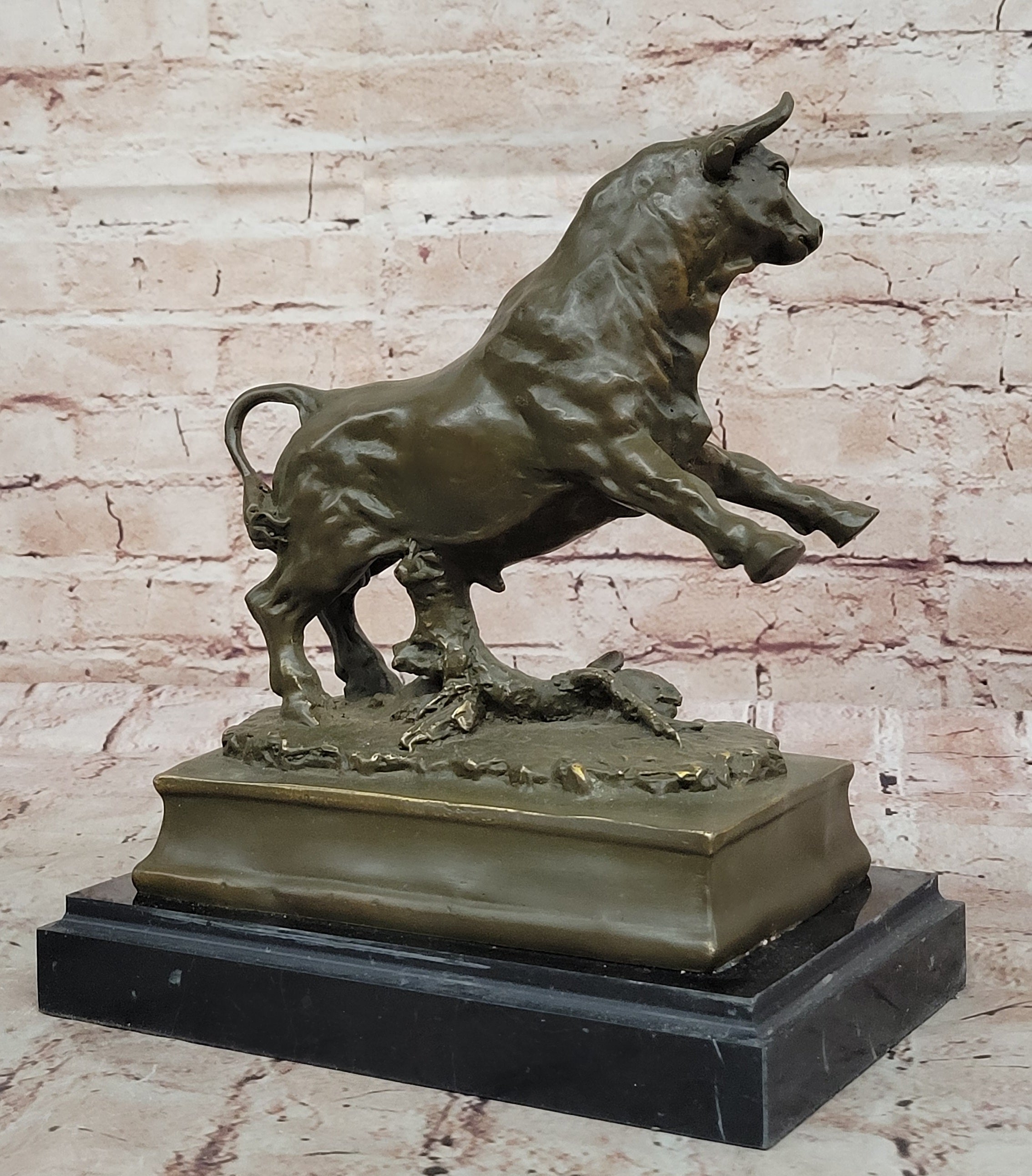 Milo Bronze Bull Sculpture – Highly Detailed Museum-Quality Animal Artwork on Marble