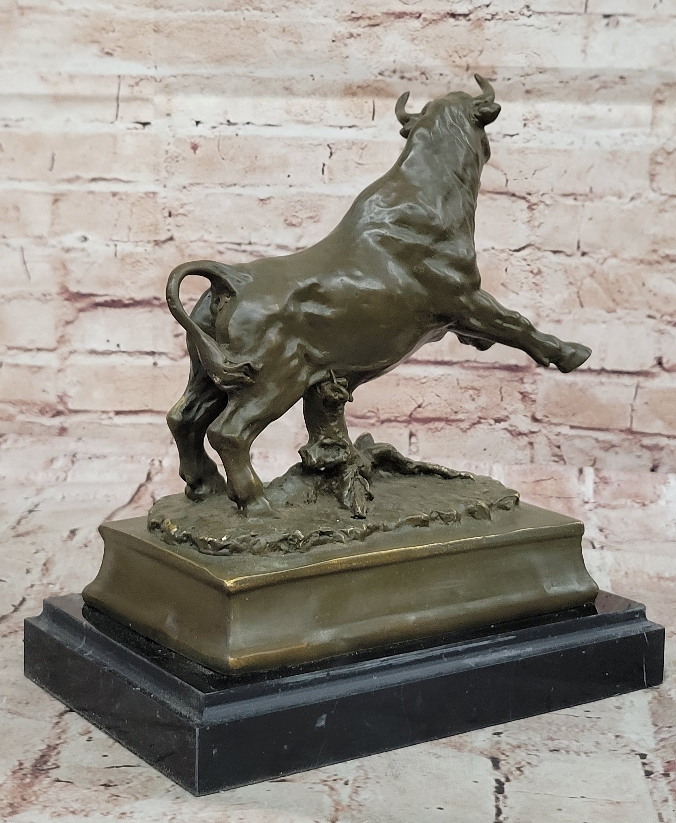 Milo Bronze Bull Sculpture – Highly Detailed Museum-Quality Animal Artwork on Marble