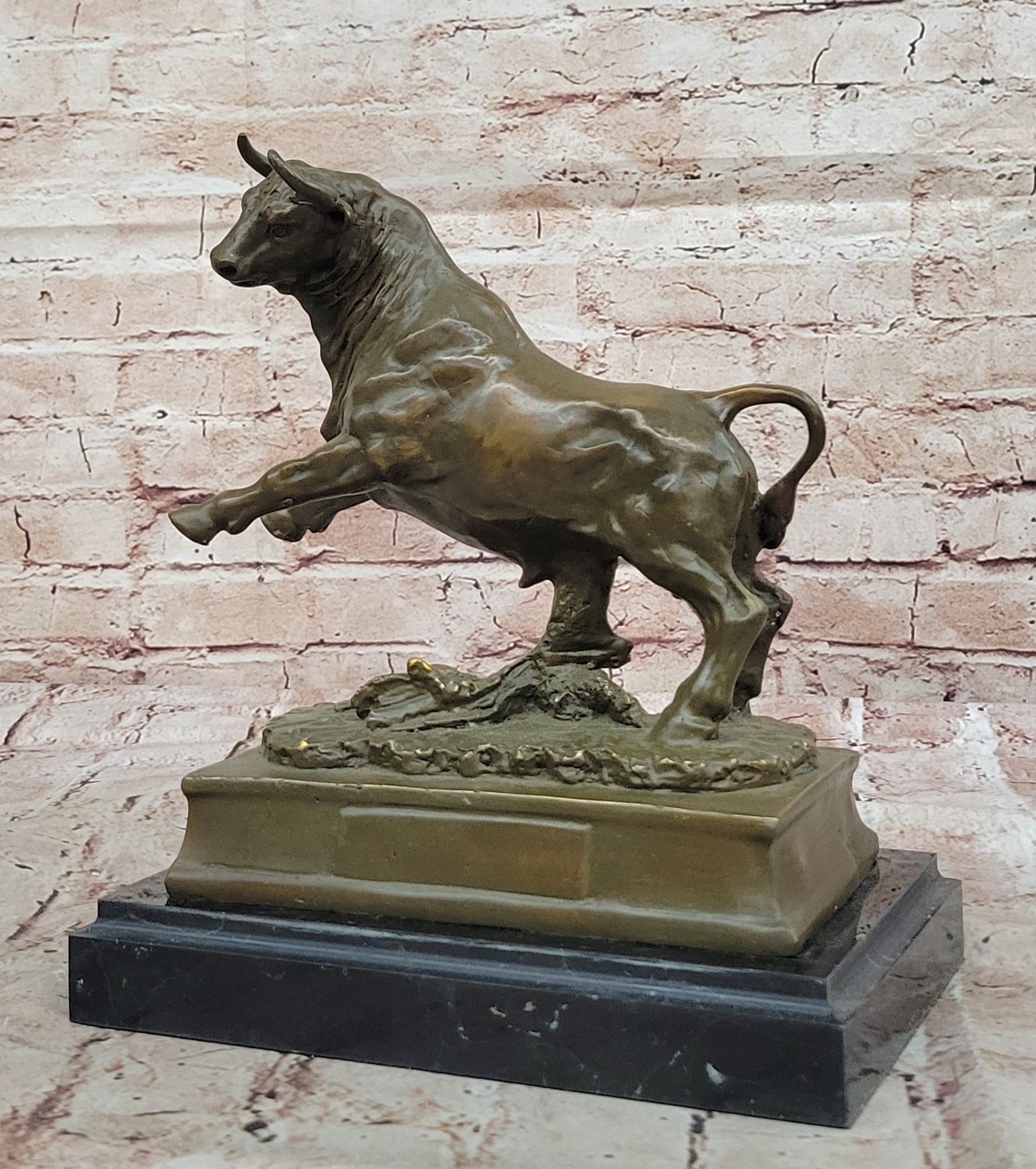 Milo Bronze Bull Sculpture – Highly Detailed Museum-Quality Animal Artwork on Marble