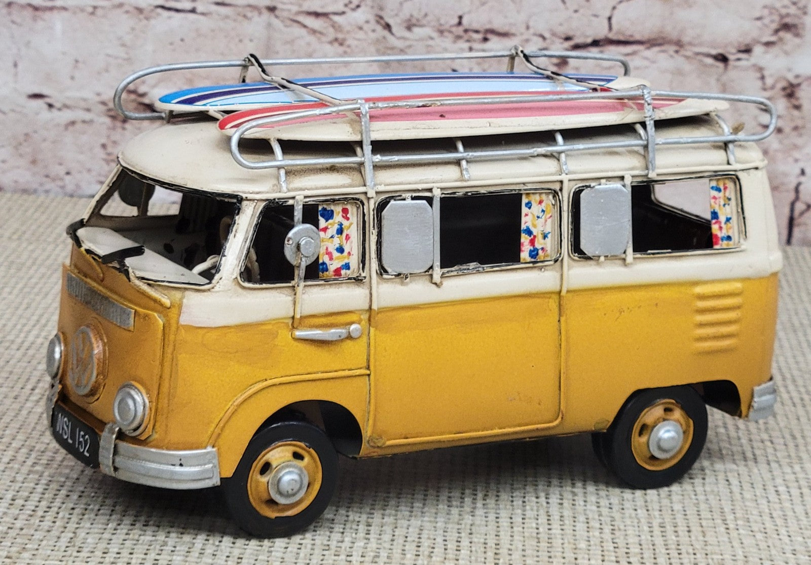 EUROPEAN FINERY VINTAGE METAL VW BUS MODEL W/SURFBOARDS 1:20-SCALE ARTWORK STATUE