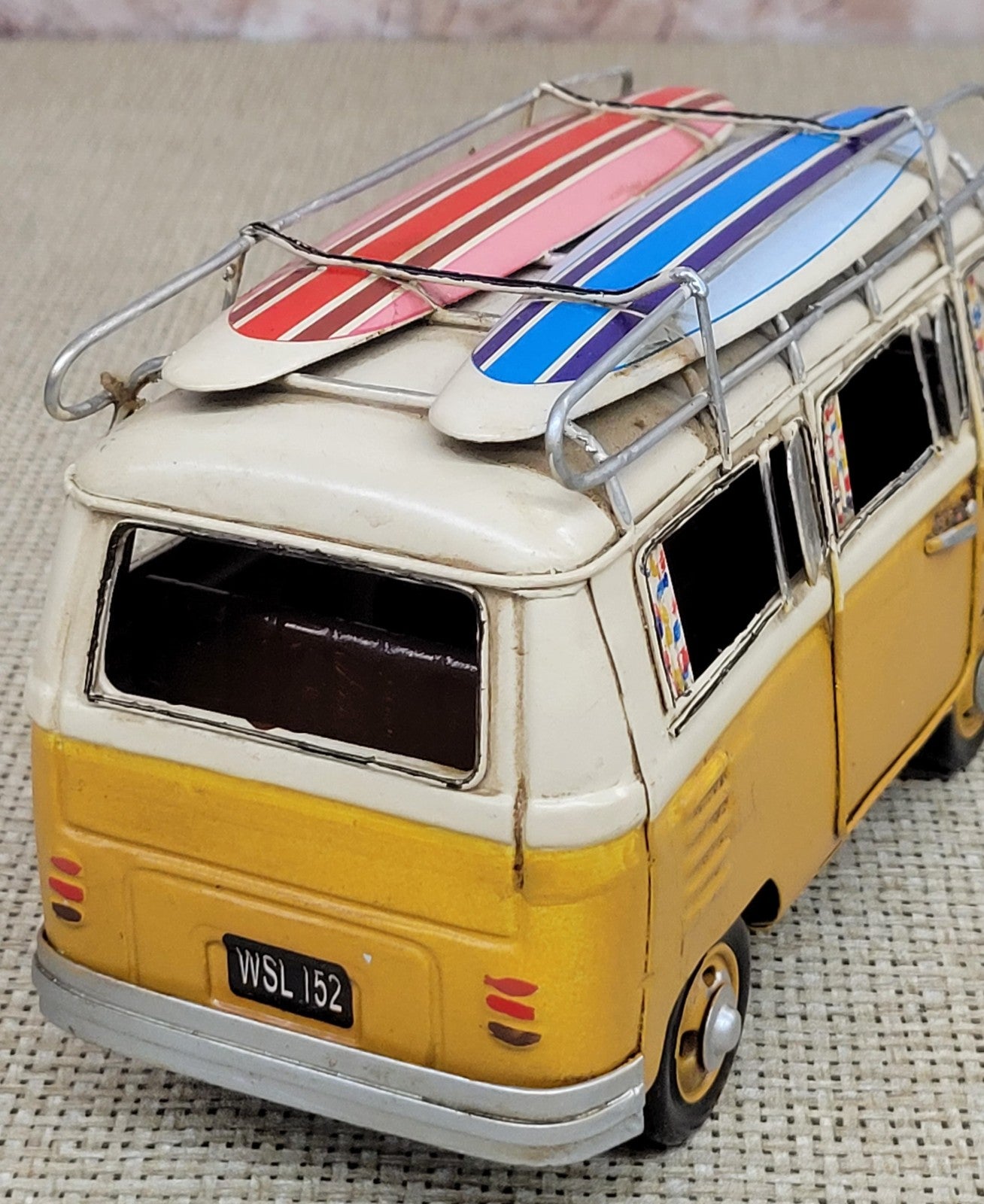 EUROPEAN FINERY VINTAGE METAL VW BUS MODEL W/SURFBOARDS 1:20-SCALE ARTWORK STATUE