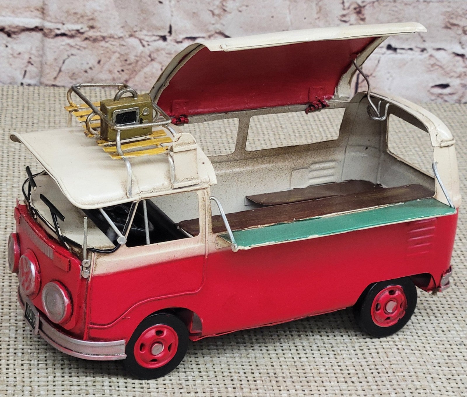 VW T1b Samba in White/Red in 1:24 Scale by European Finery Diecast Model