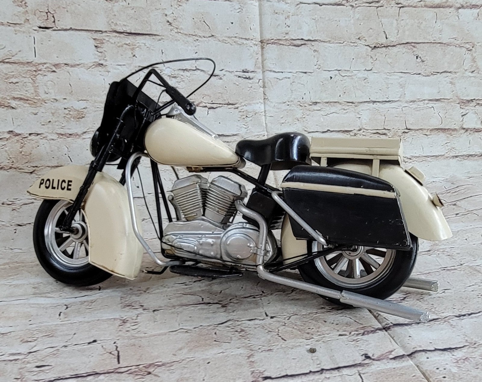 European Finery 1:10 Harley Police MOTORCYCLE BIKE DIECAST MODEL Artwork