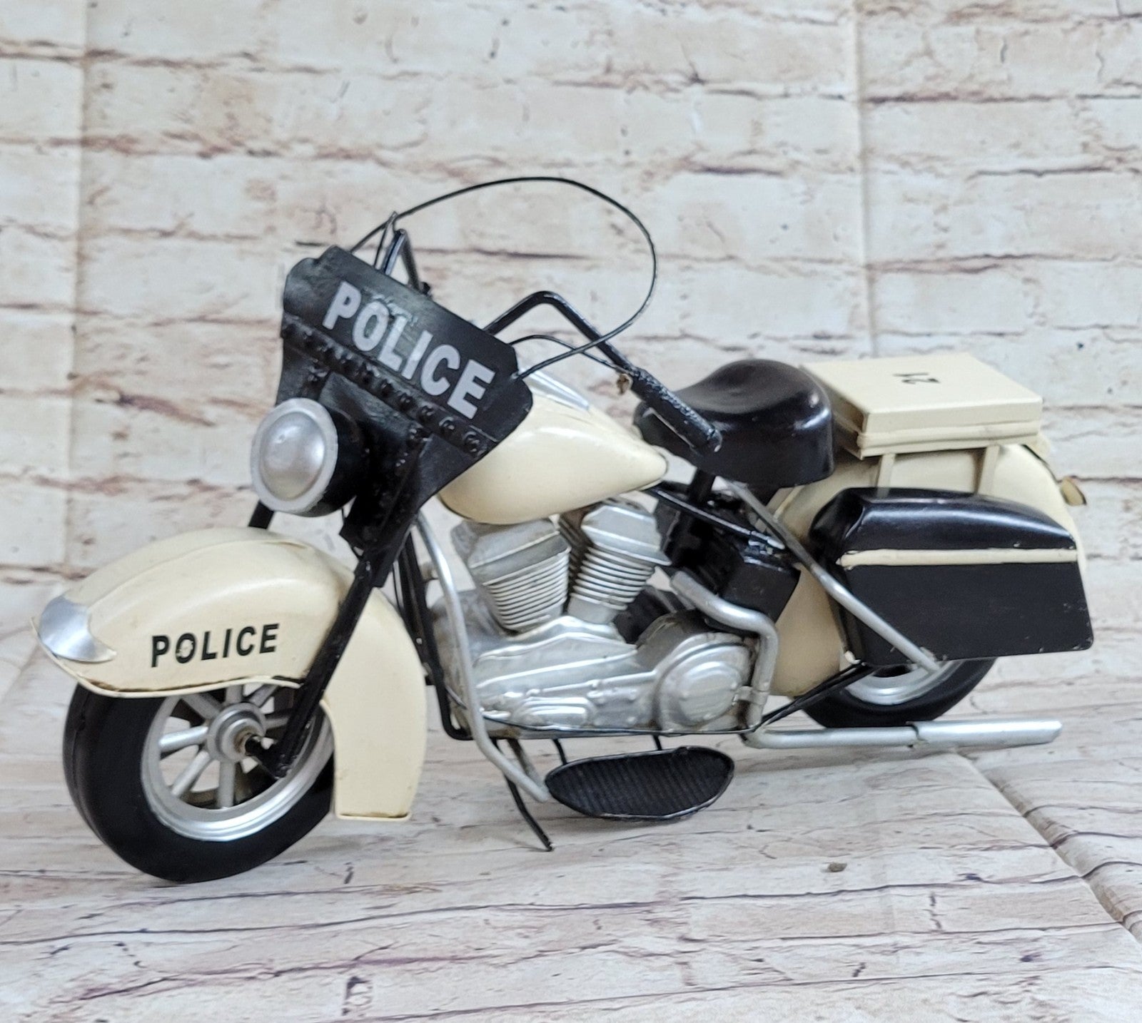 European Finery 1:10 Harley Police MOTORCYCLE BIKE DIECAST MODEL Artwork