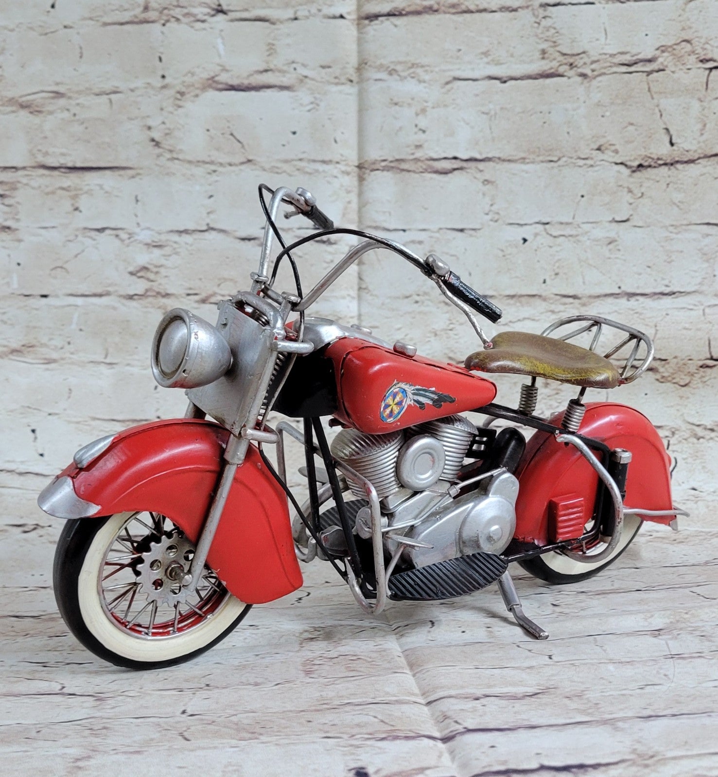 1945 RED HARLEY-DAVIDSON 1:8-SCALE Detailed Handcrafted Motorcycle Decoration