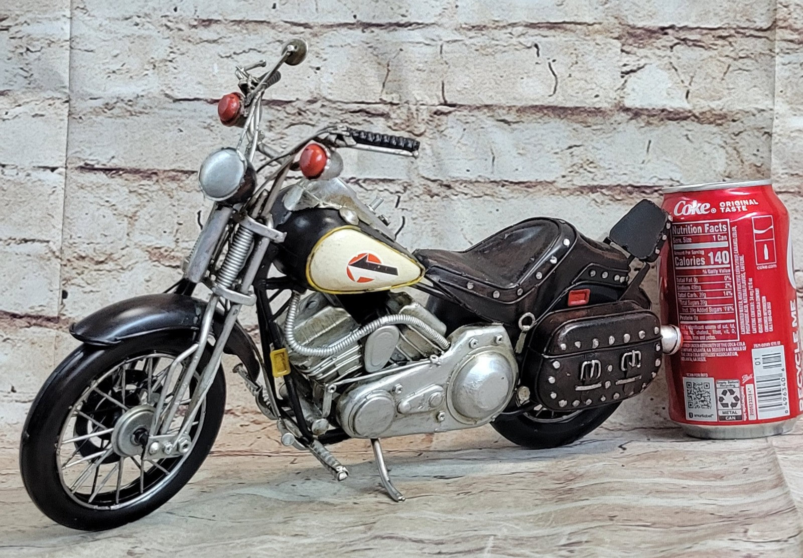 1: 8 Scale Retro Tinplate 1979 Harley Davidson Motorcycle Model FXSTS Artwork