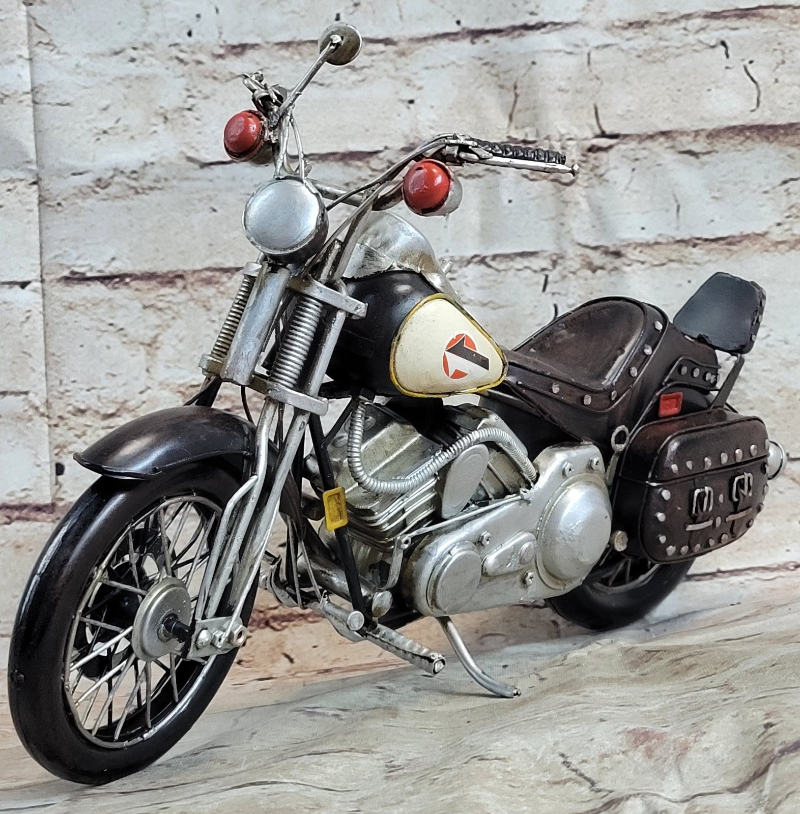 1: 8 Scale Retro Tinplate 1979 Harley Davidson Motorcycle Model FXSTS Artwork